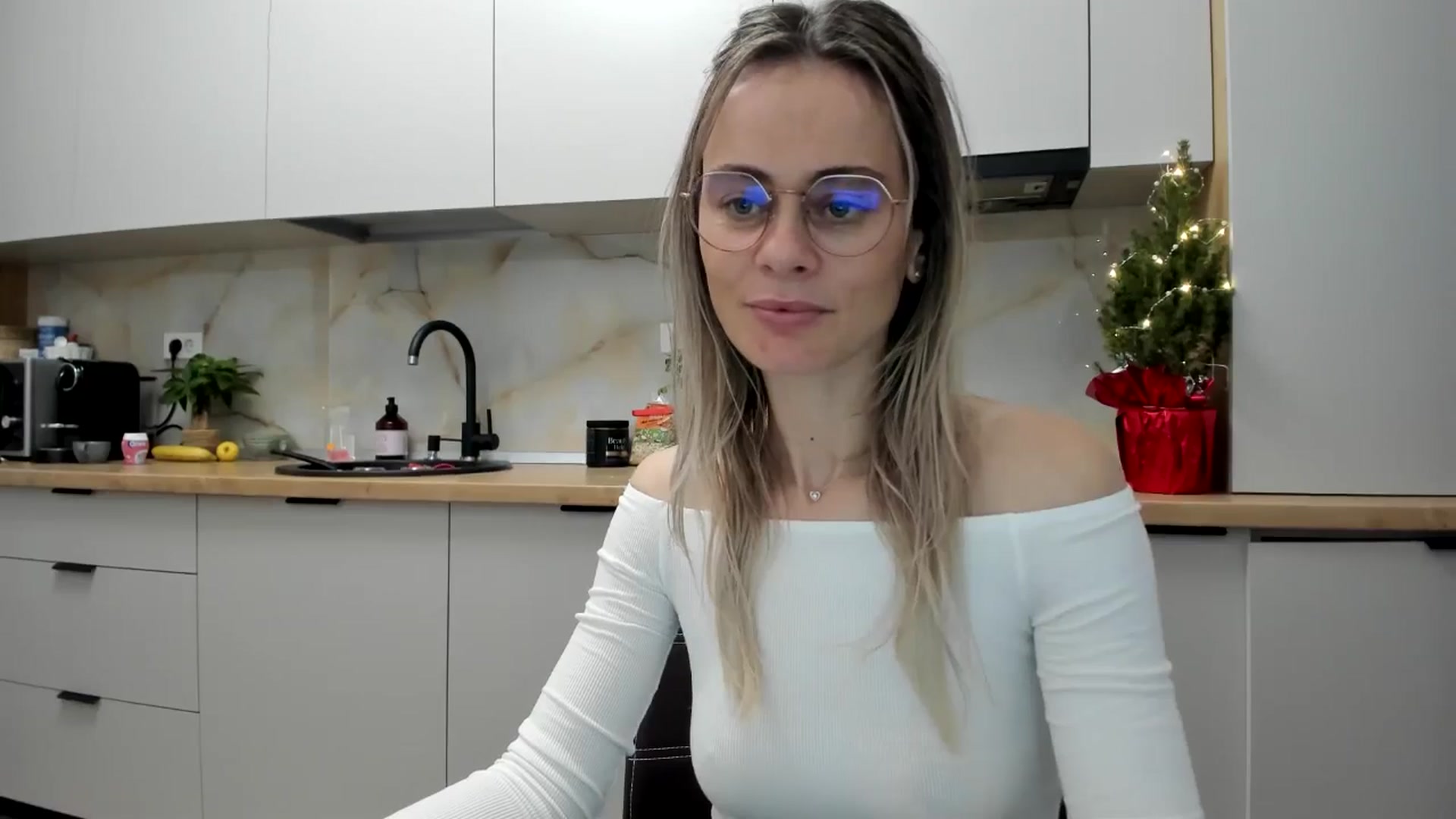 Gallery image thumbnail from DebbyPaige's myfreecams stream on, 01/02/2025, 18:40 image 18 of 20