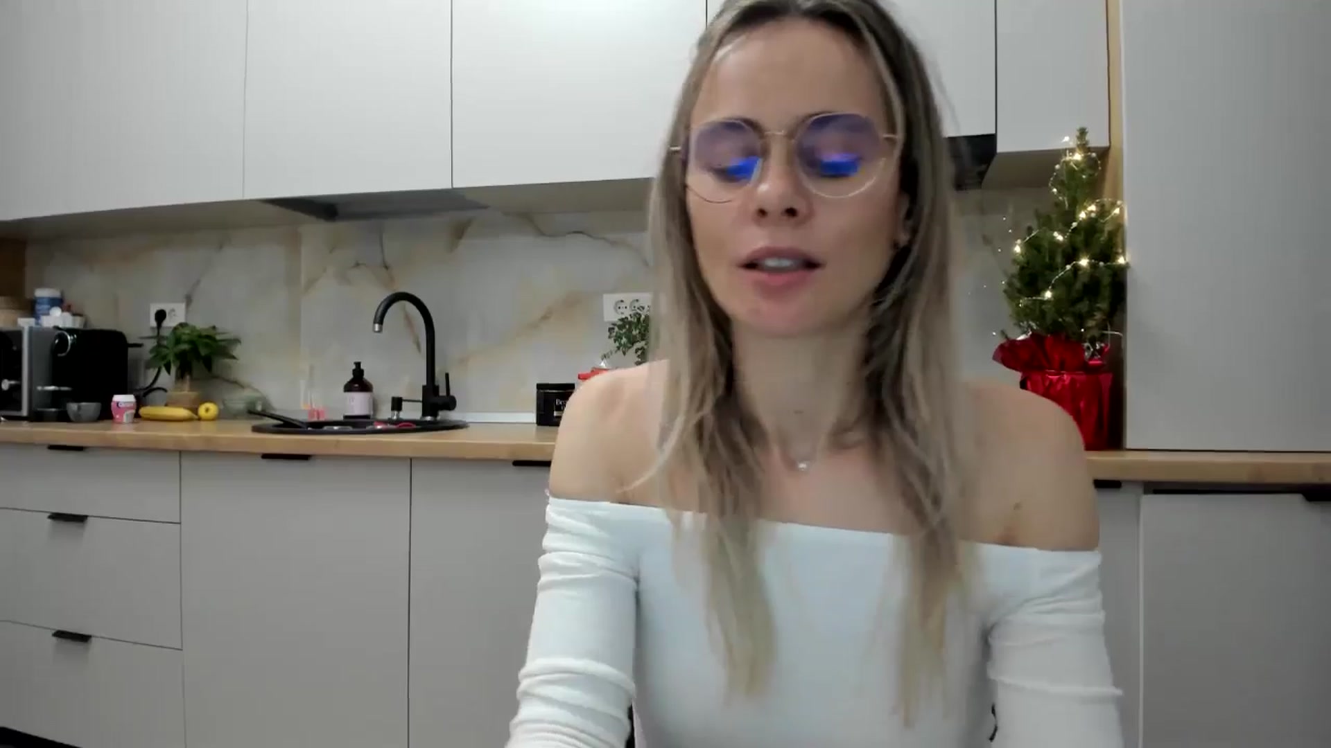 Gallery image thumbnail from DebbyPaige's myfreecams stream on, 01/02/2025, 18:40 image 15 of 20
