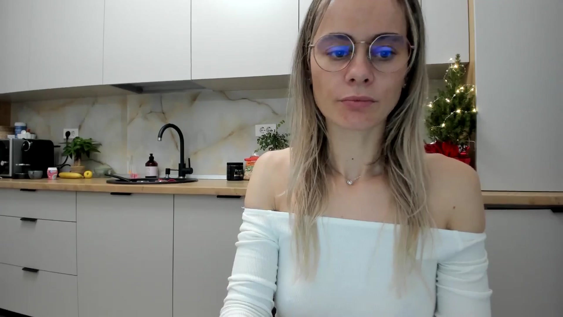 Gallery image thumbnail from DebbyPaige's myfreecams stream on, 01/02/2025, 18:40 image 12 of 20