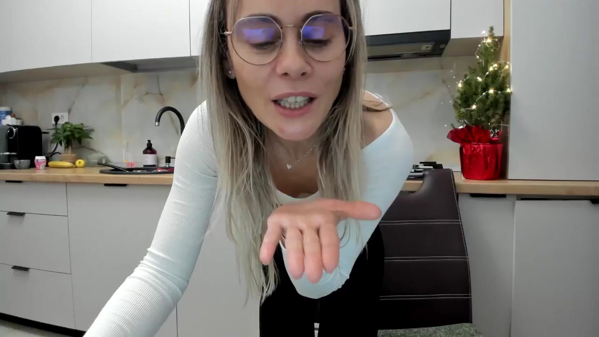 Gallery image thumbnail from DebbyPaige's myfreecams stream on, 01/02/2025, 18:40 image 4 of 20