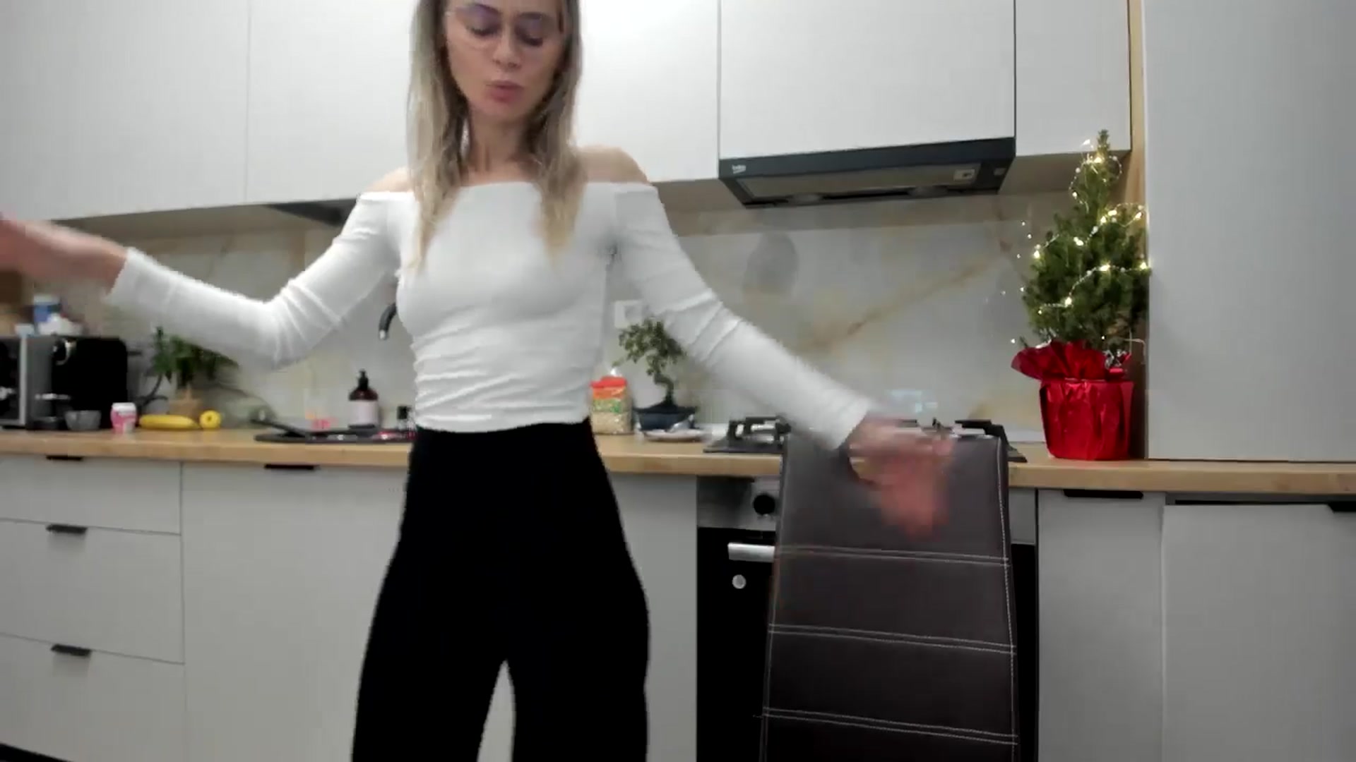 Gallery image thumbnail from DebbyPaige's myfreecams stream on, 01/02/2025, 18:40 image 16 of 20