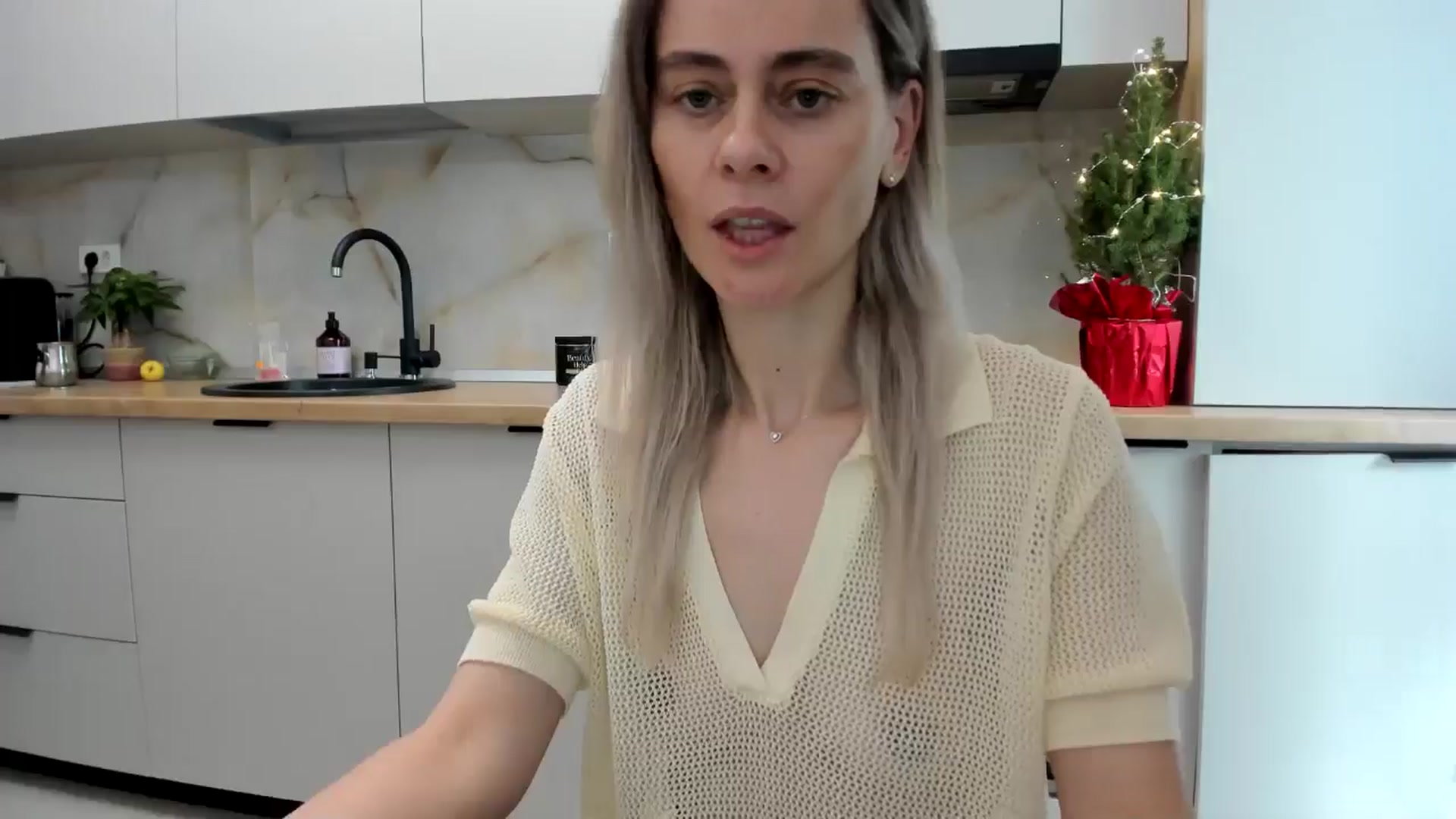 Gallery image thumbnail from DebbyPaige's myfreecams stream on, 01/03/2025, 13:19 image 10 of 20