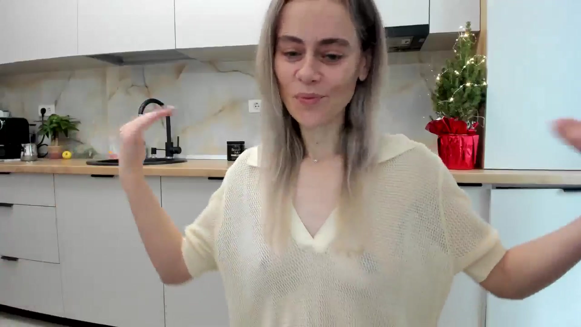 Gallery image thumbnail from DebbyPaige's myfreecams stream on, 01/03/2025, 13:19 image 6 of 20