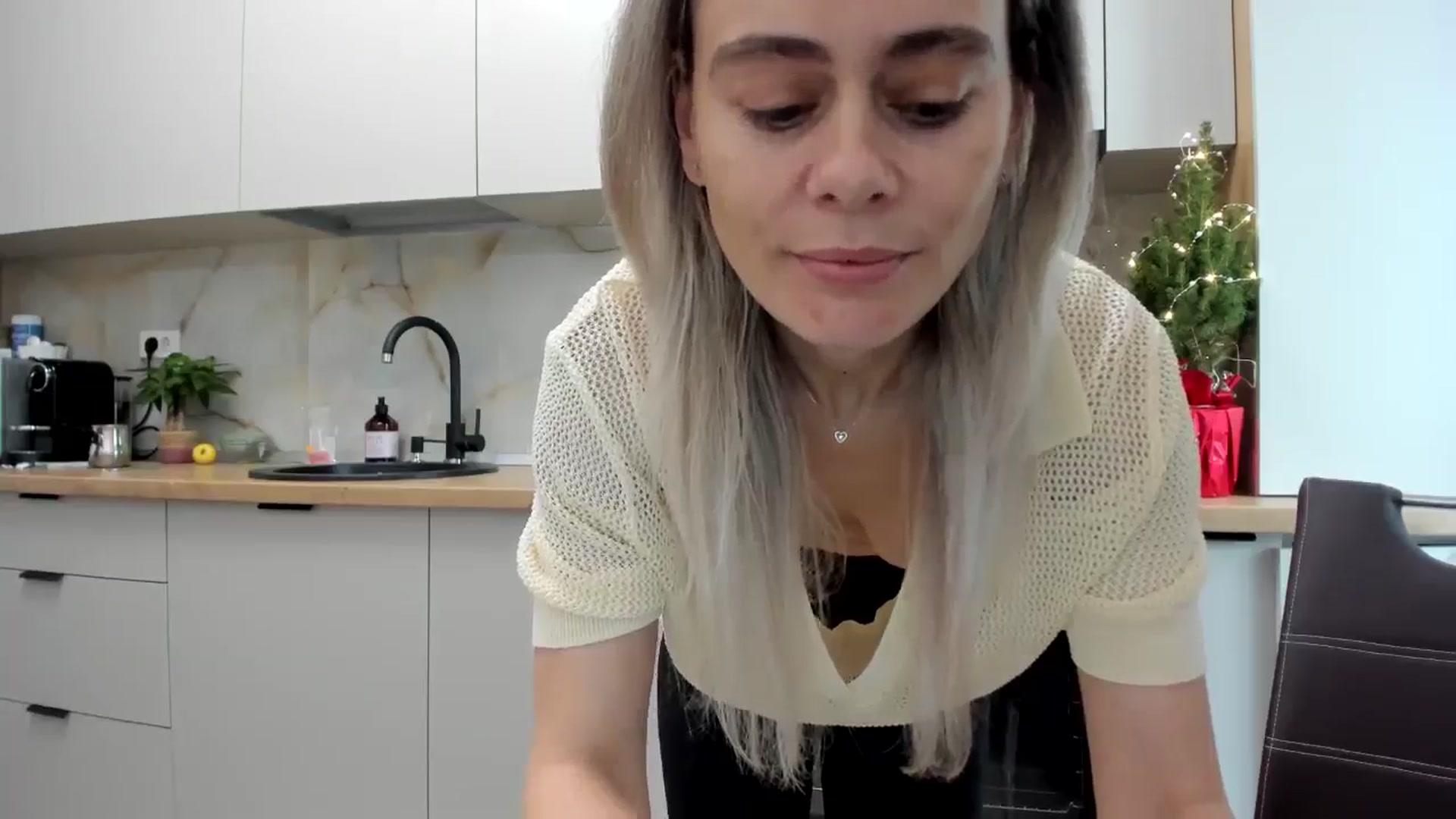 Gallery image thumbnail from DebbyPaige's myfreecams stream on, 01/03/2025, 13:19 image 2 of 20