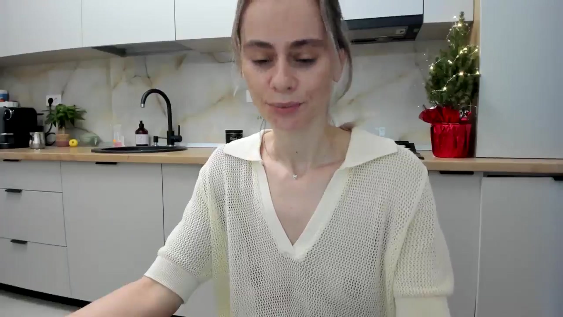 Gallery image thumbnail from DebbyPaige's myfreecams stream on, 01/03/2025, 15:21 image 13 of 20