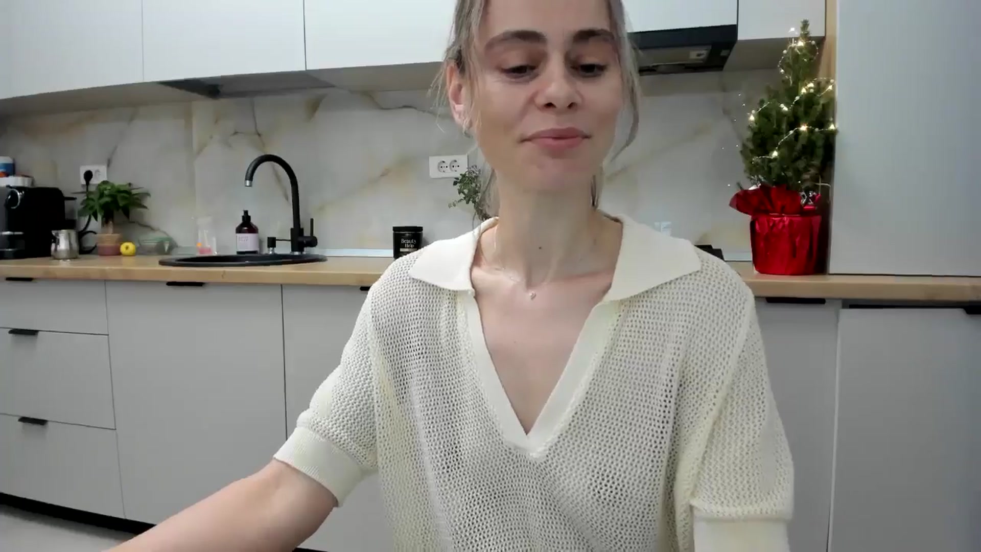 Gallery image thumbnail from DebbyPaige's myfreecams stream on, 01/03/2025, 15:21 image 15 of 20