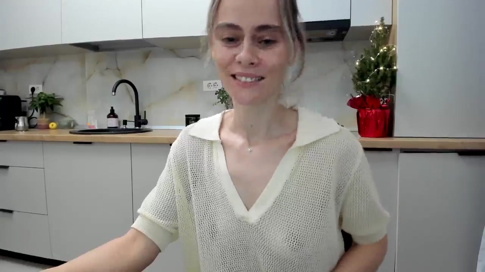 Gallery image thumbnail from DebbyPaige's myfreecams stream on, 01/03/2025, 15:21 image 18 of 20