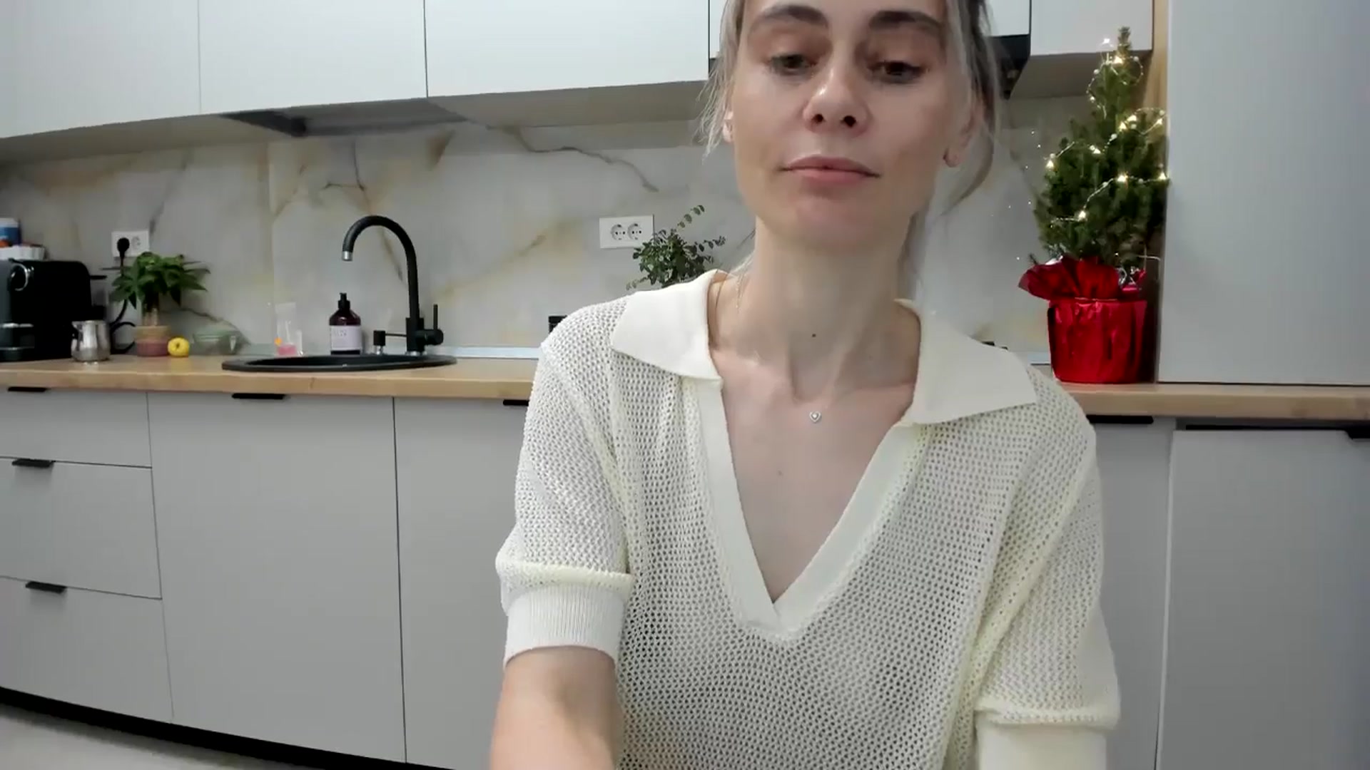 Gallery image thumbnail from DebbyPaige's myfreecams stream on, 01/03/2025, 15:21 image 16 of 20