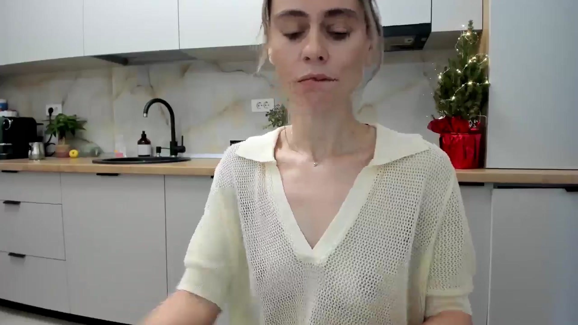 Gallery image thumbnail from DebbyPaige's myfreecams stream on, 01/03/2025, 15:21 image 11 of 20