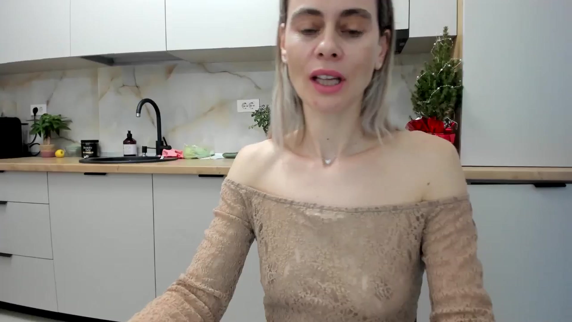 Gallery image thumbnail from DebbyPaige's myfreecams stream on, 01/04/2025, 15:00 image 18 of 20
