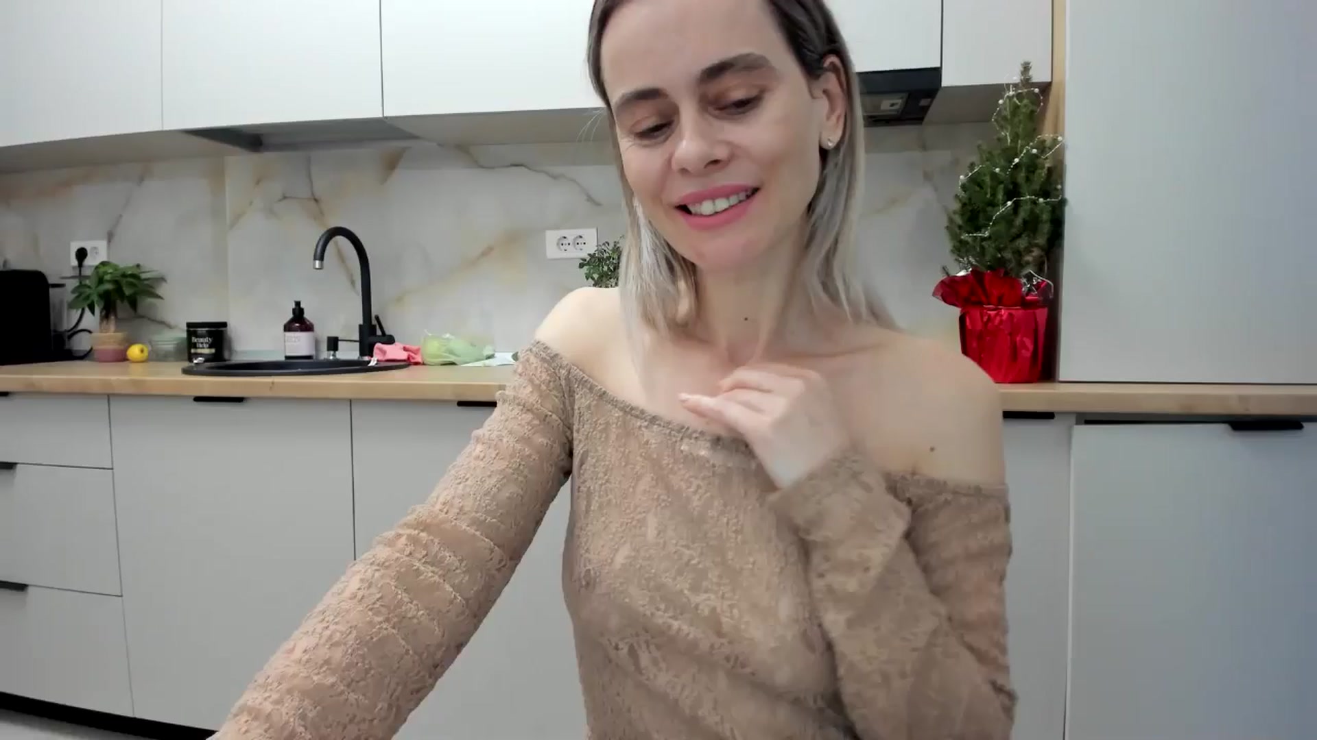 Gallery image thumbnail from DebbyPaige's myfreecams stream on, 01/04/2025, 15:00 image 19 of 20