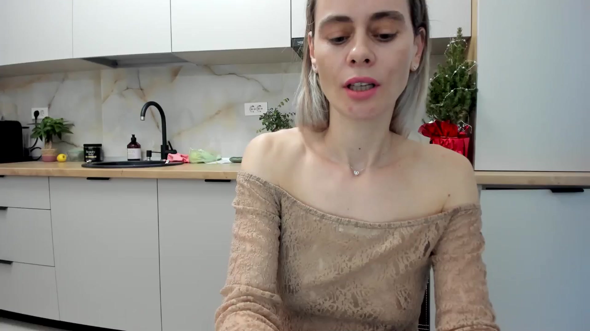 Gallery image thumbnail from DebbyPaige's myfreecams stream on, 01/04/2025, 15:00 image 15 of 20