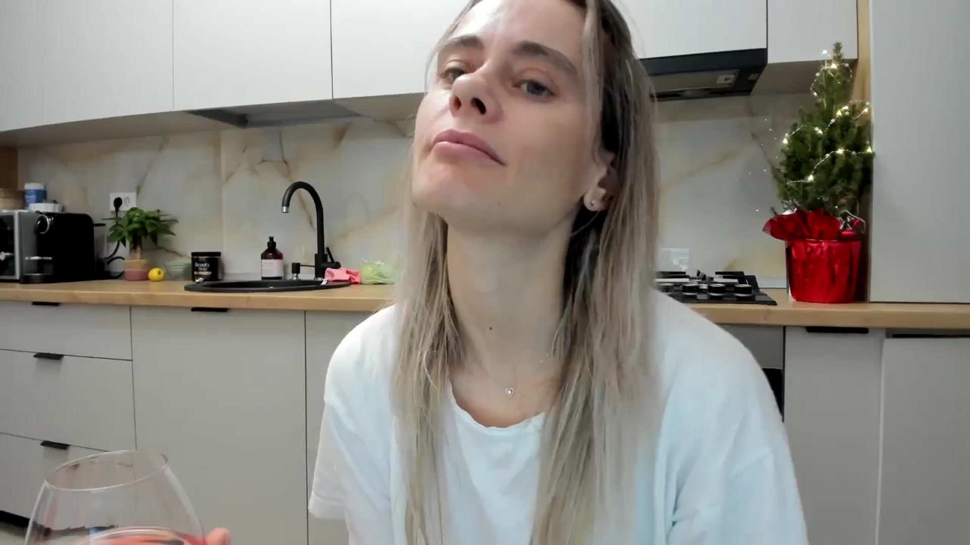 Gallery image thumbnail from DebbyPaige's myfreecams stream on, 01/04/2025, 18:54 image 19 of 20