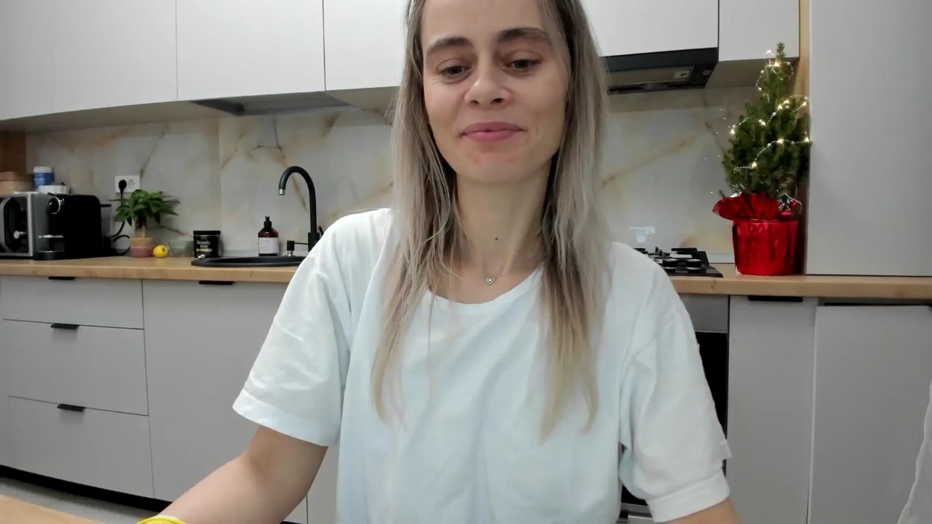 Gallery image thumbnail from DebbyPaige's myfreecams stream on, 01/04/2025, 18:54 image 10 of 20