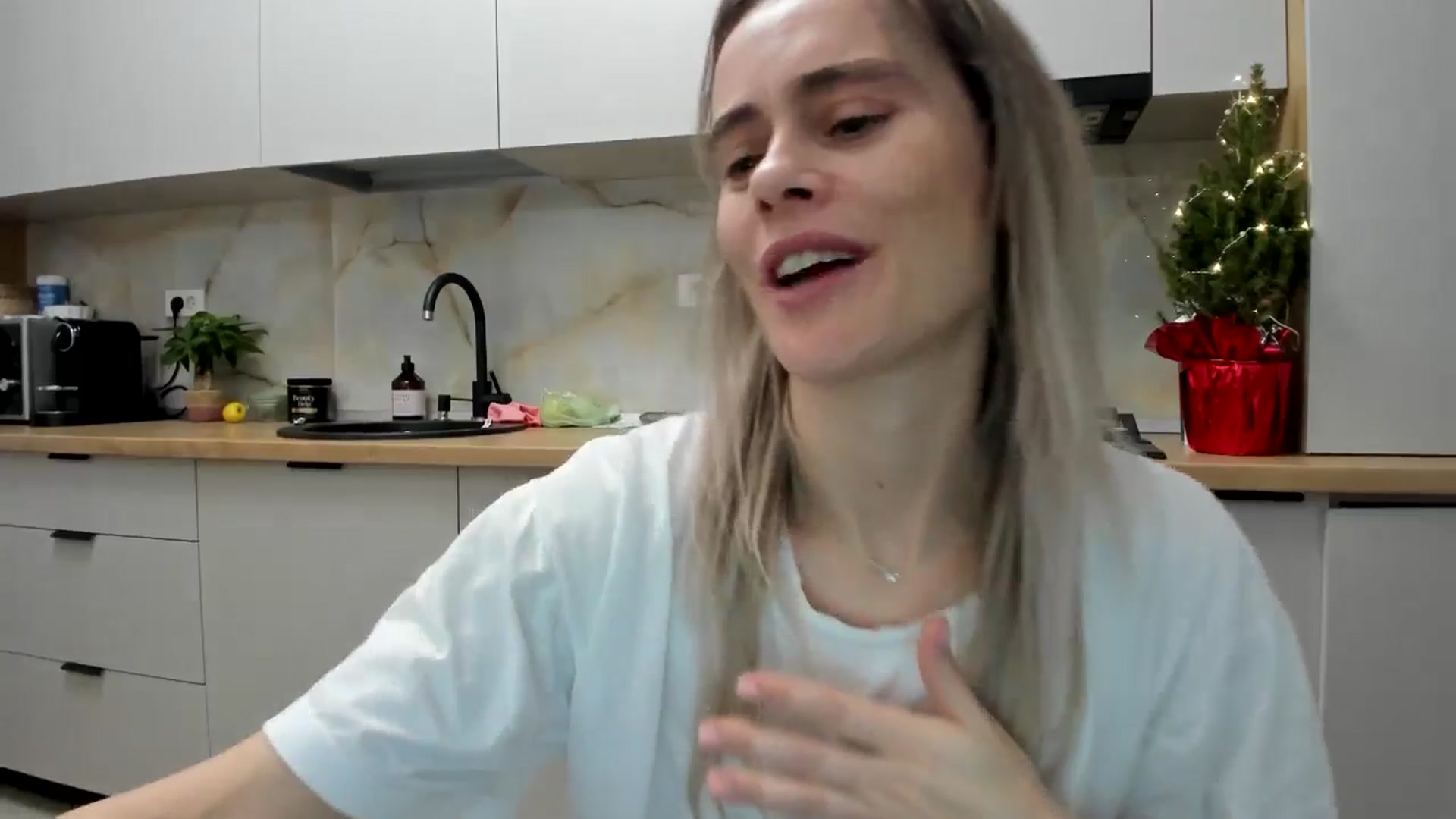 Gallery image thumbnail from DebbyPaige's myfreecams stream on, 01/04/2025, 18:54 image 17 of 20