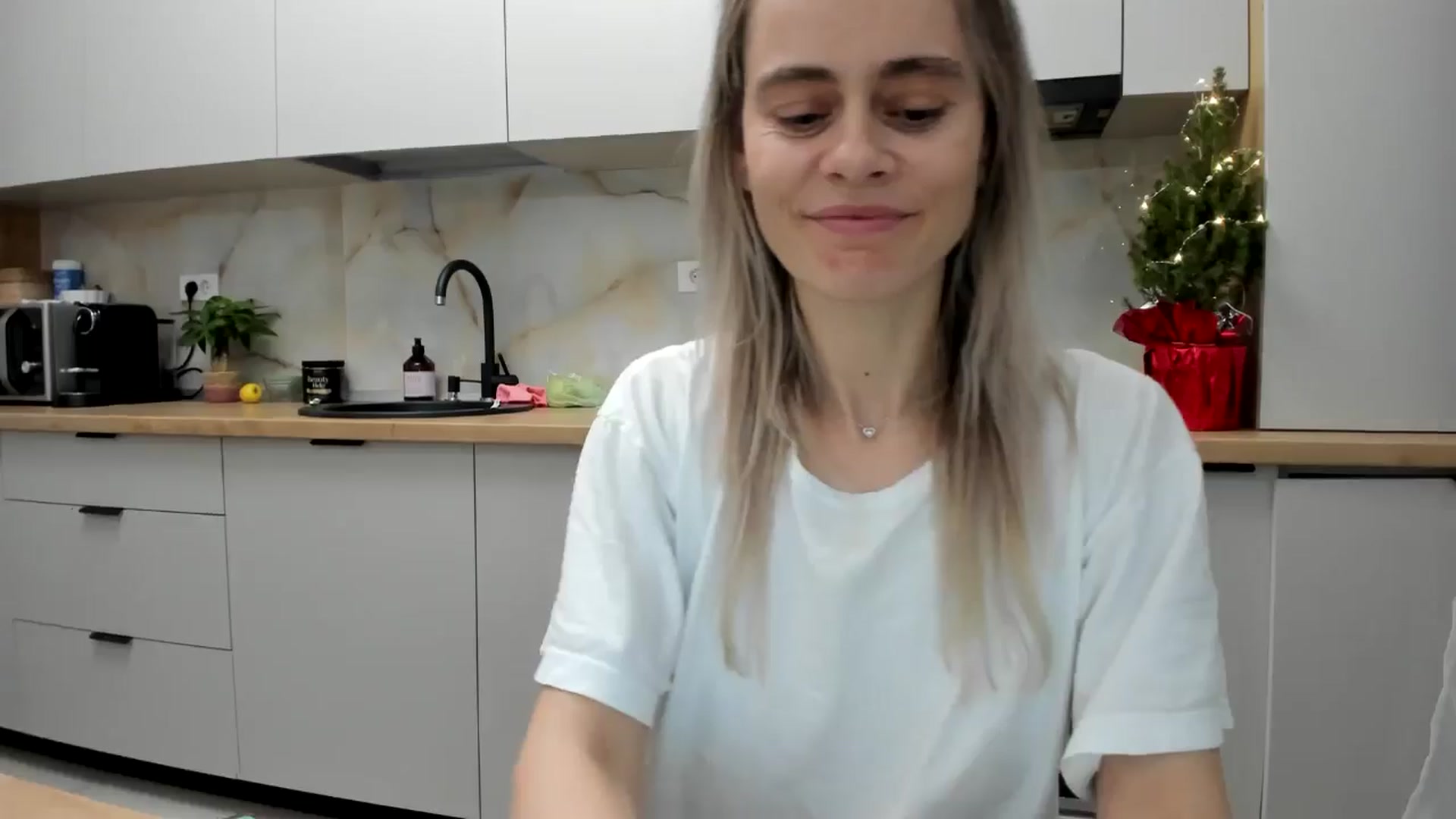 Gallery image thumbnail from DebbyPaige's myfreecams stream on, 01/04/2025, 18:54 image 8 of 20