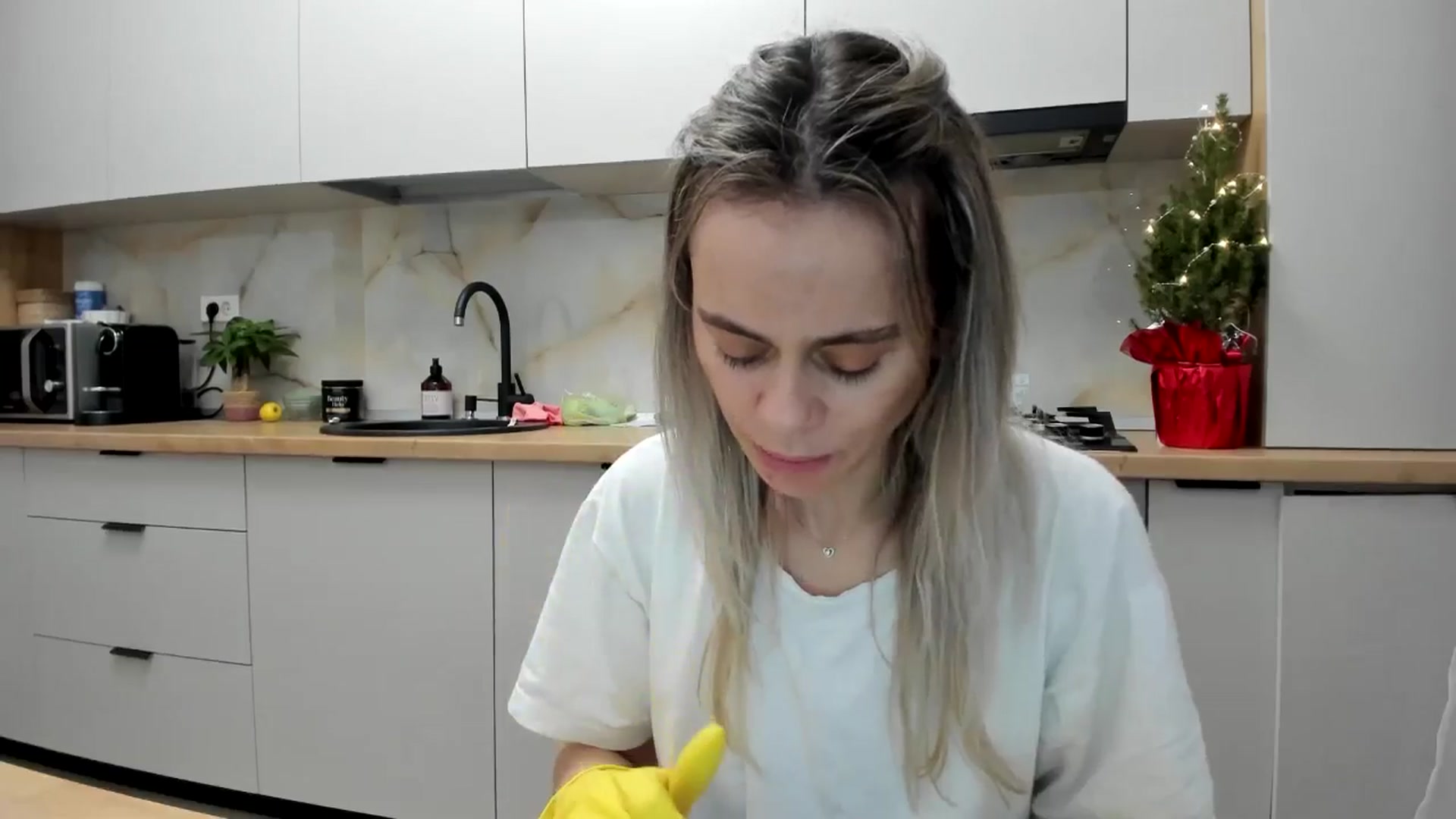 Gallery image thumbnail from DebbyPaige's myfreecams stream on, 01/04/2025, 18:54 image 5 of 20