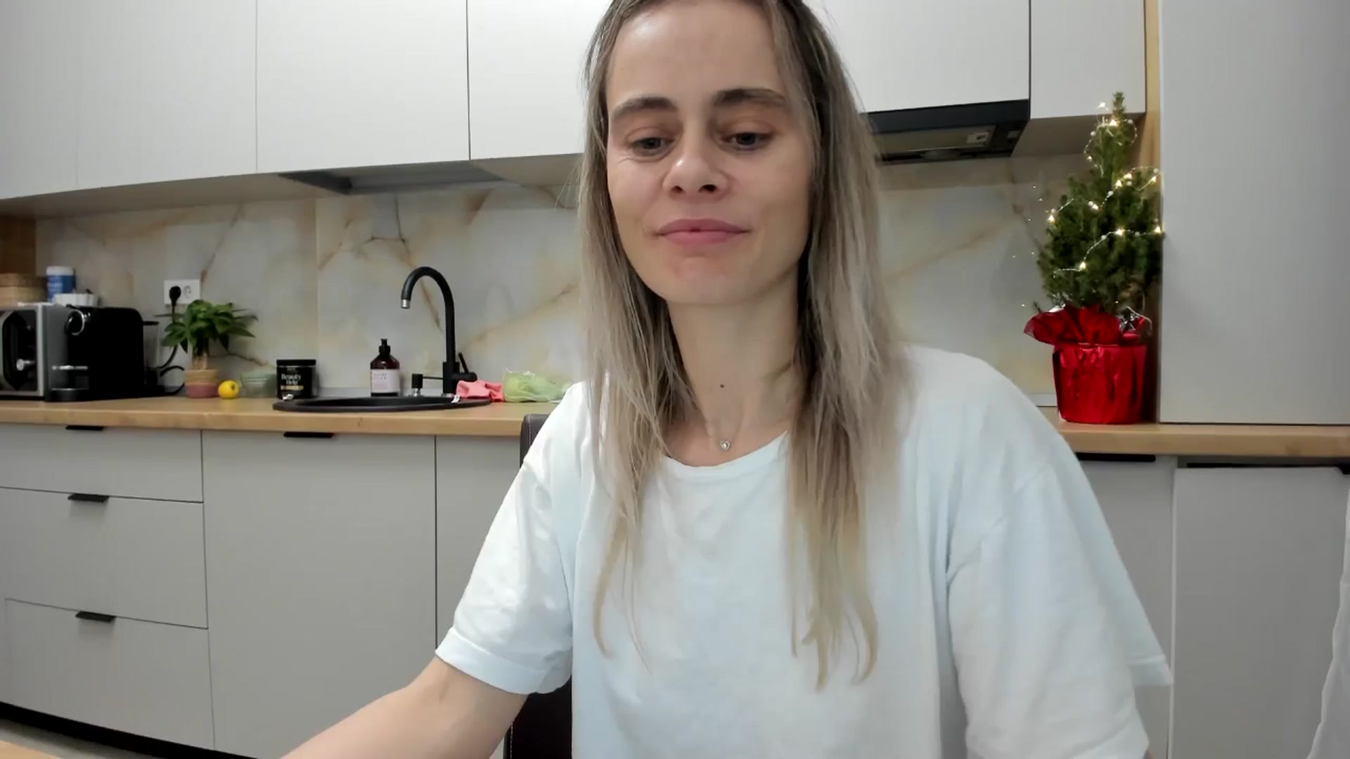 Gallery image thumbnail from DebbyPaige's myfreecams stream on, 01/04/2025, 18:54 image 12 of 20