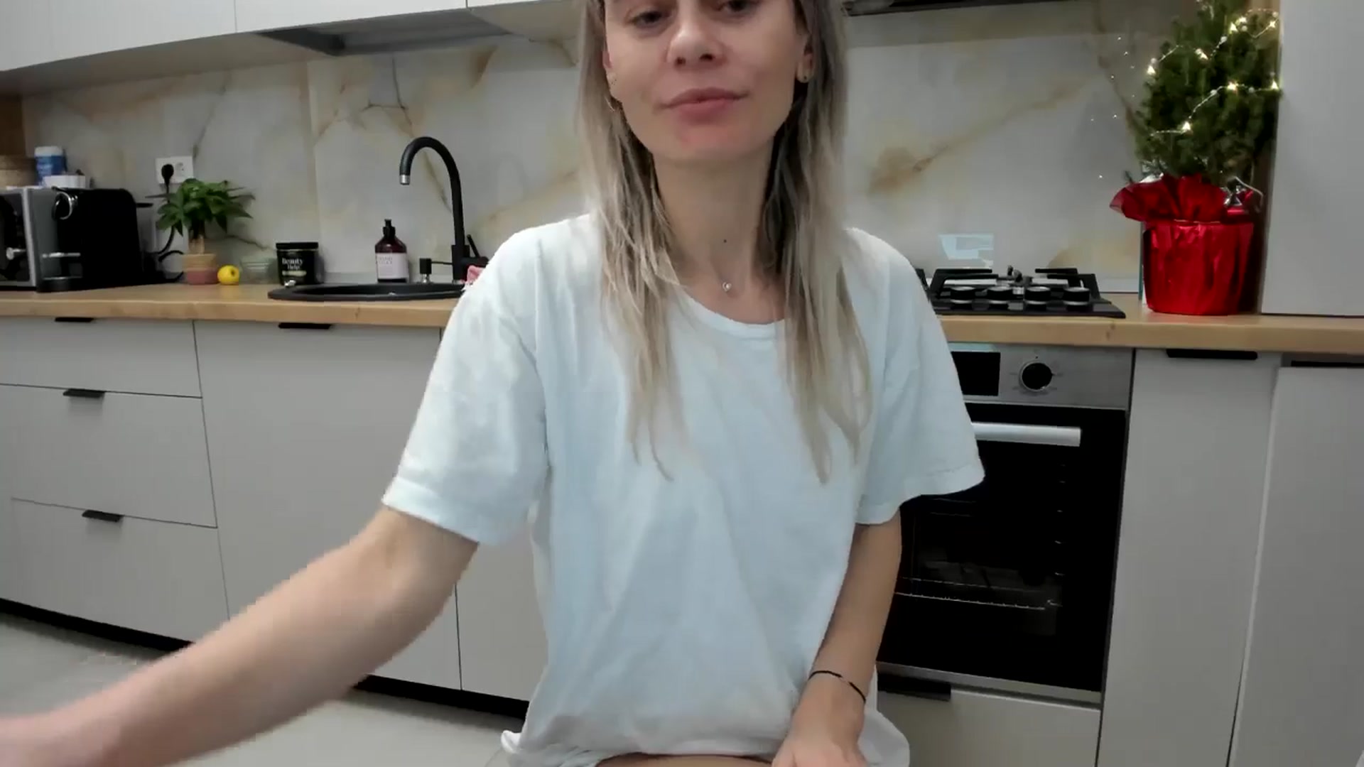 Gallery image thumbnail from DebbyPaige's myfreecams stream on, 01/04/2025, 18:54 image 16 of 20
