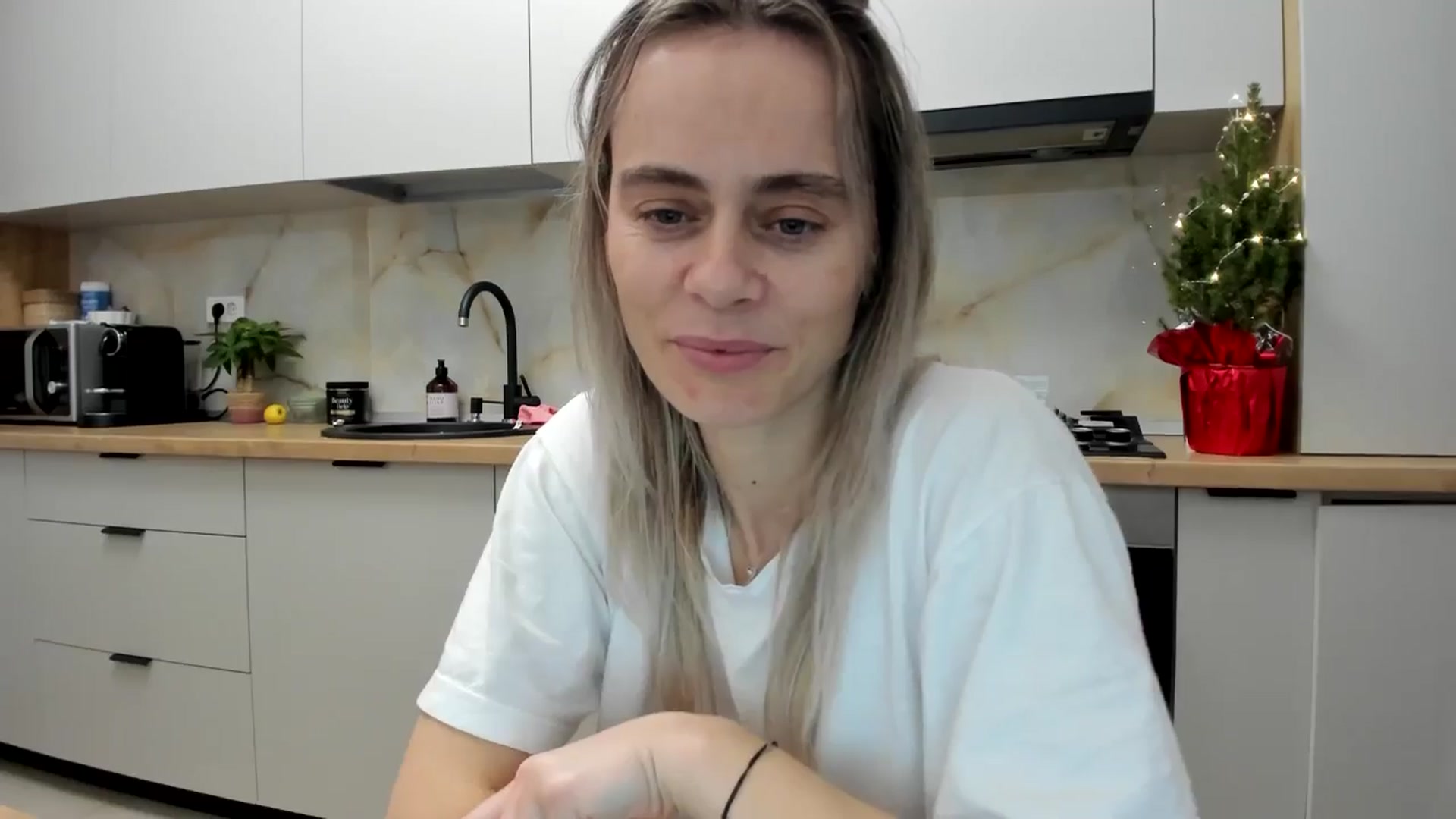 Gallery image thumbnail from DebbyPaige's myfreecams stream on, 01/04/2025, 18:54 image 20 of 20