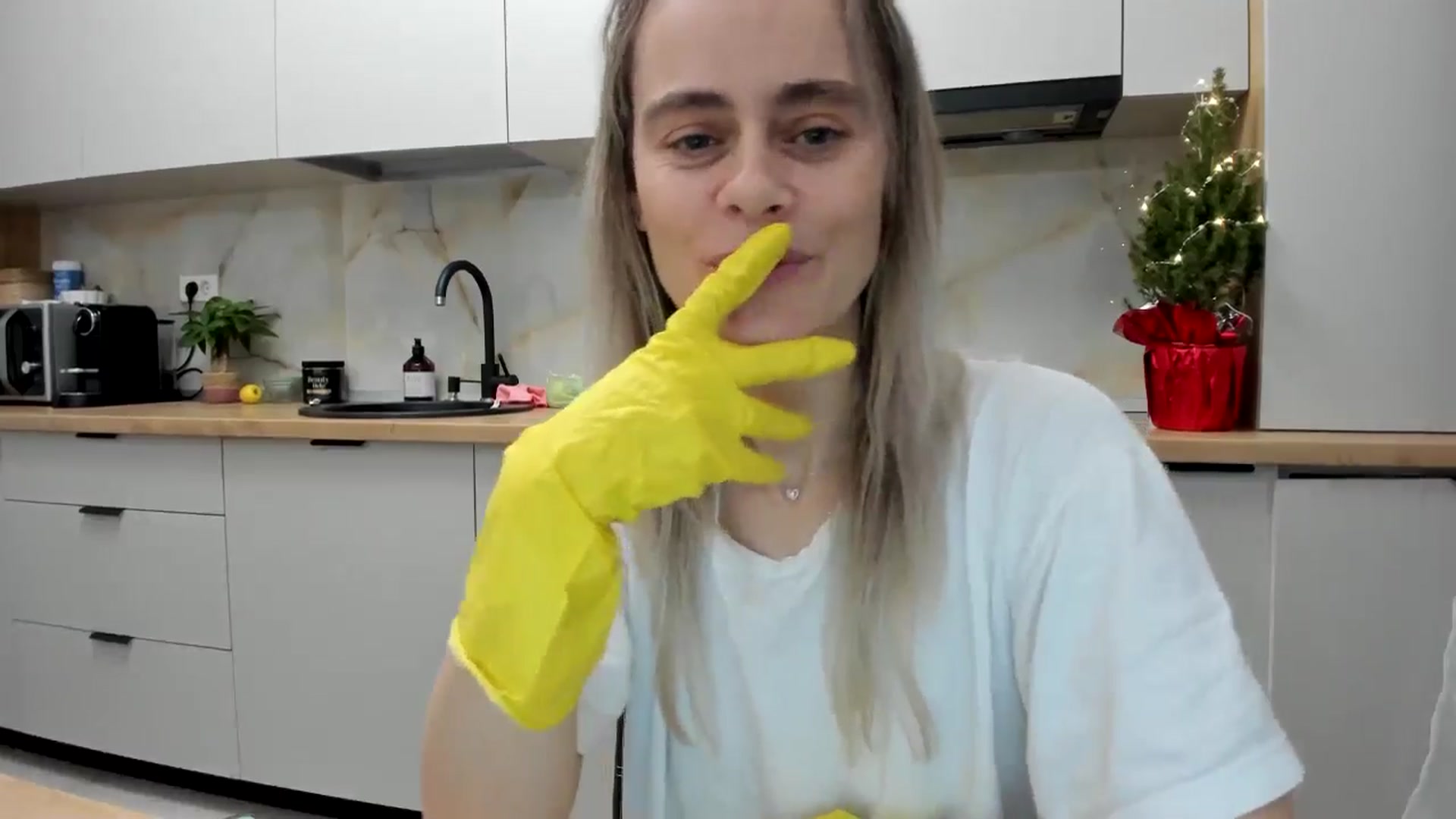 Gallery image thumbnail from DebbyPaige's myfreecams stream on, 01/04/2025, 18:54 image 9 of 20
