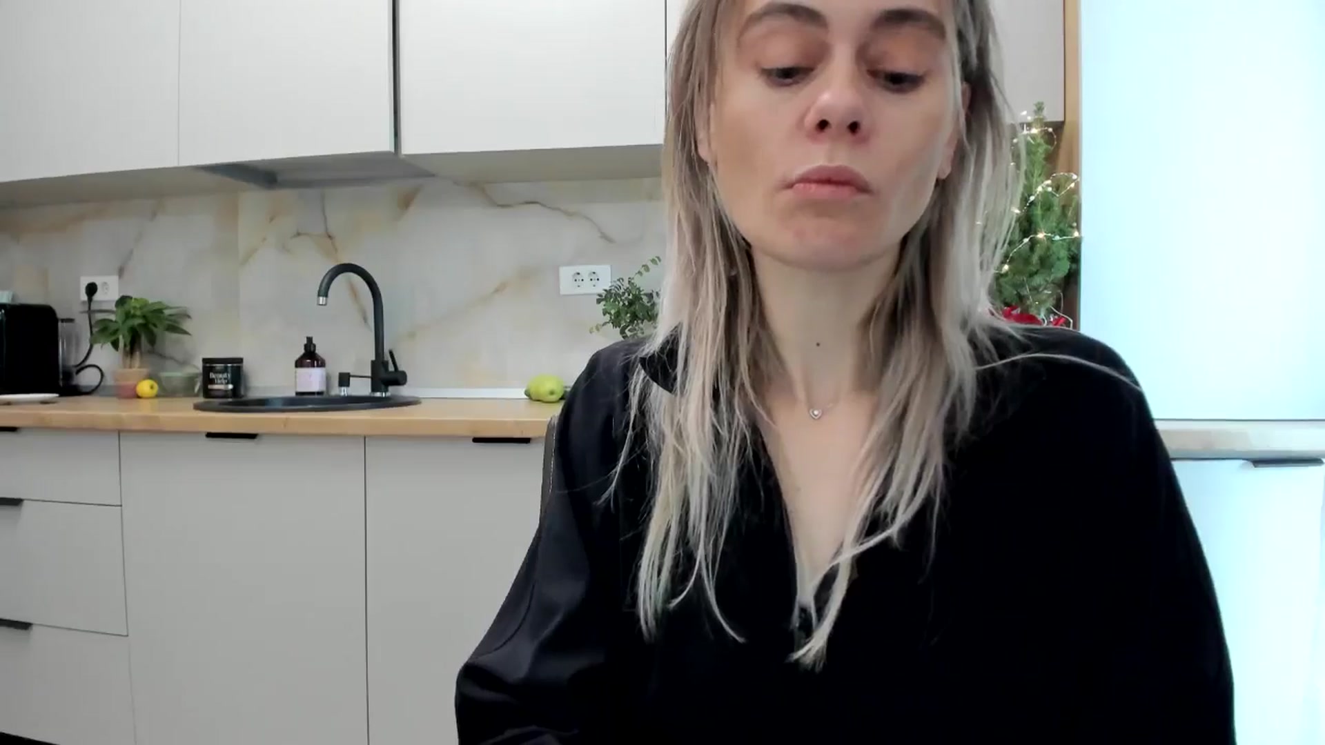 Gallery image thumbnail from DebbyPaige's myfreecams stream on, 01/05/2025, 09:42 image 17 of 20