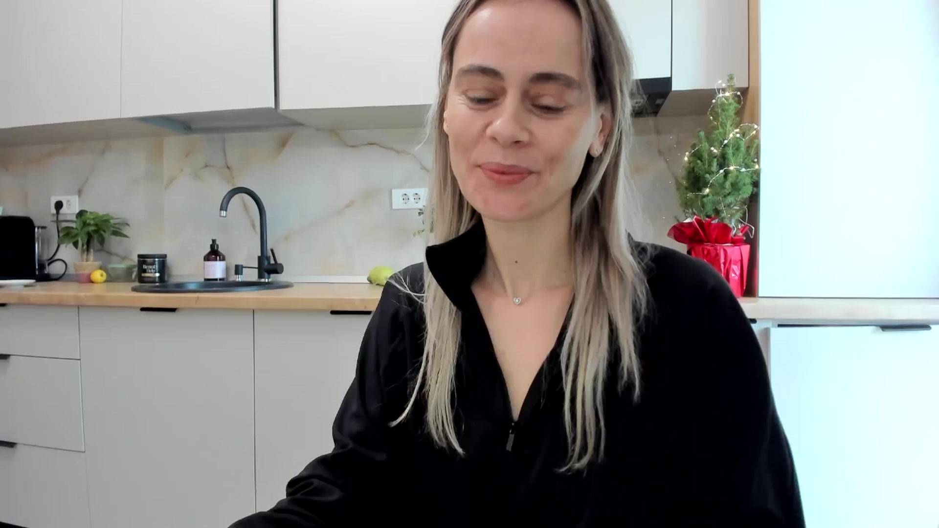 Gallery image thumbnail from DebbyPaige's myfreecams stream on, 01/05/2025, 09:42 image 5 of 20