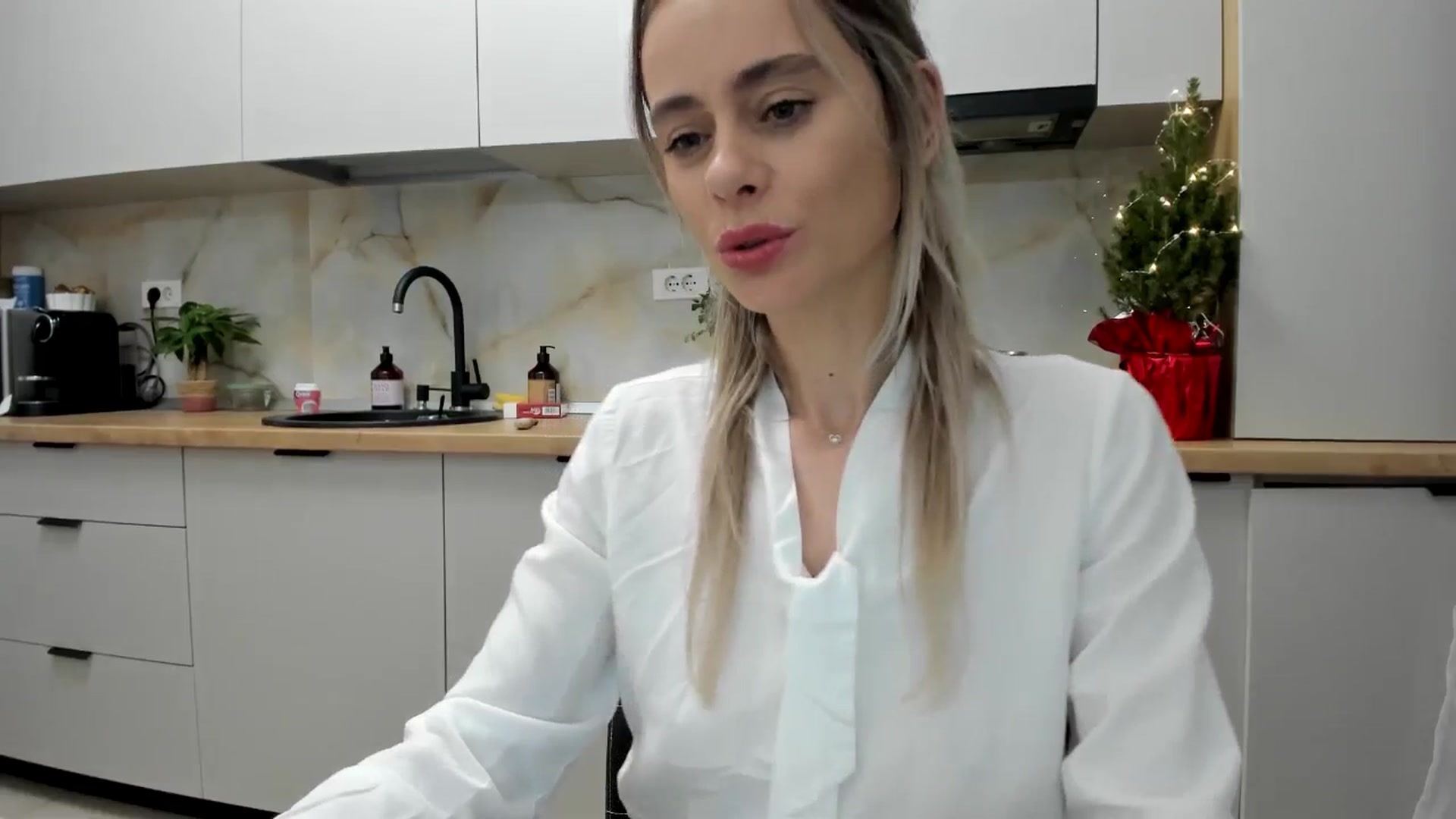 Gallery image thumbnail from DebbyPaige's myfreecams stream on, 01/05/2025, 22:06 image 17 of 20