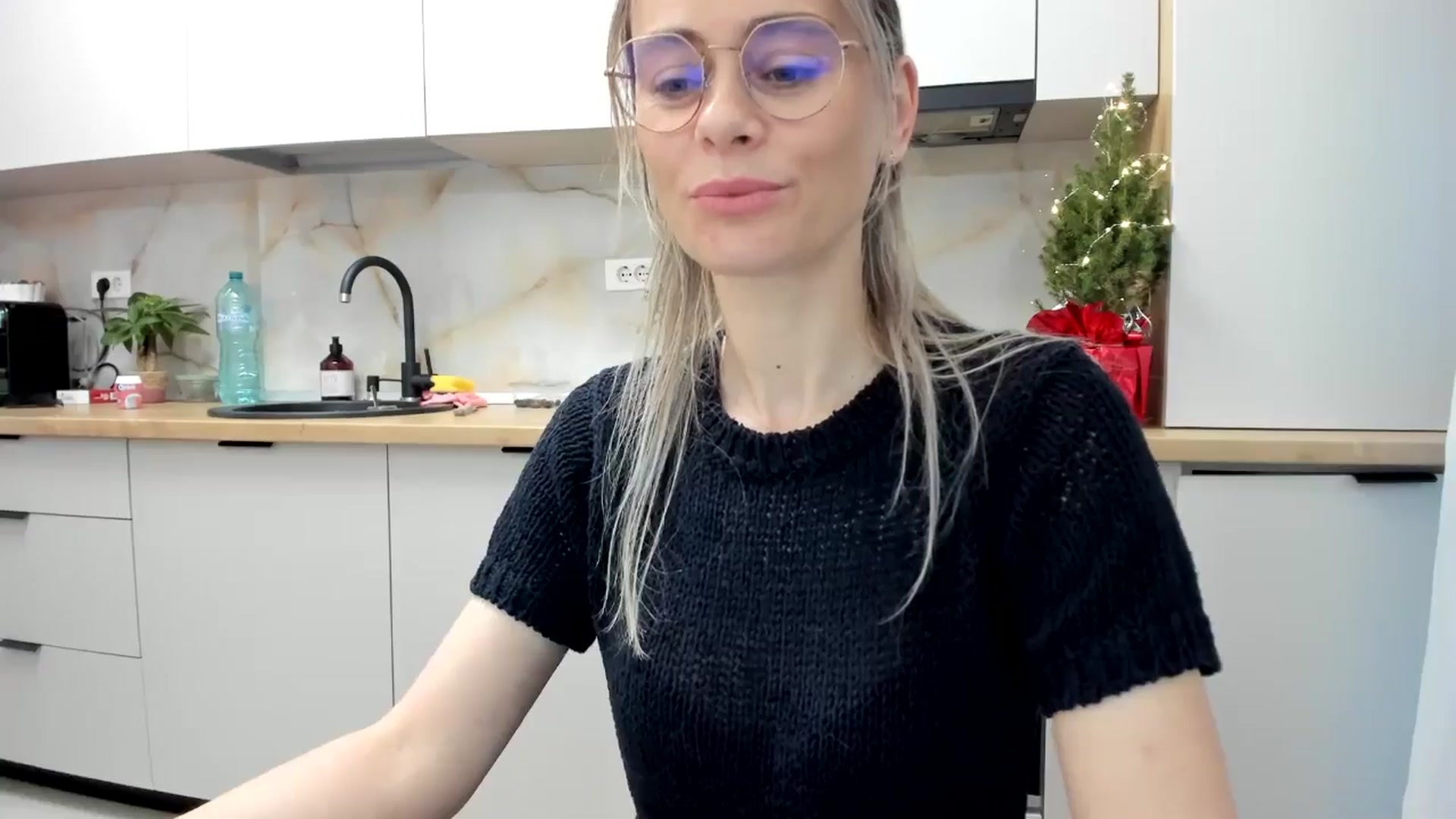 Gallery image thumbnail from DebbyPaige's myfreecams stream on, 01/06/2025, 15:22 image 14 of 20