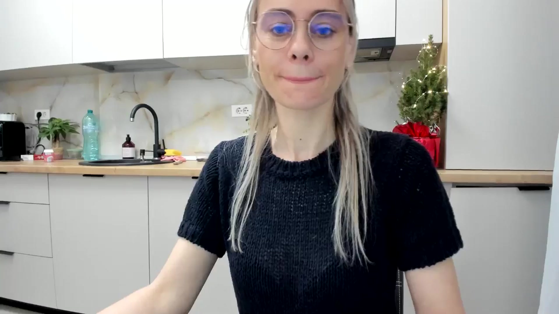 Gallery image thumbnail from DebbyPaige's myfreecams stream on, 01/06/2025, 15:22 image 17 of 20