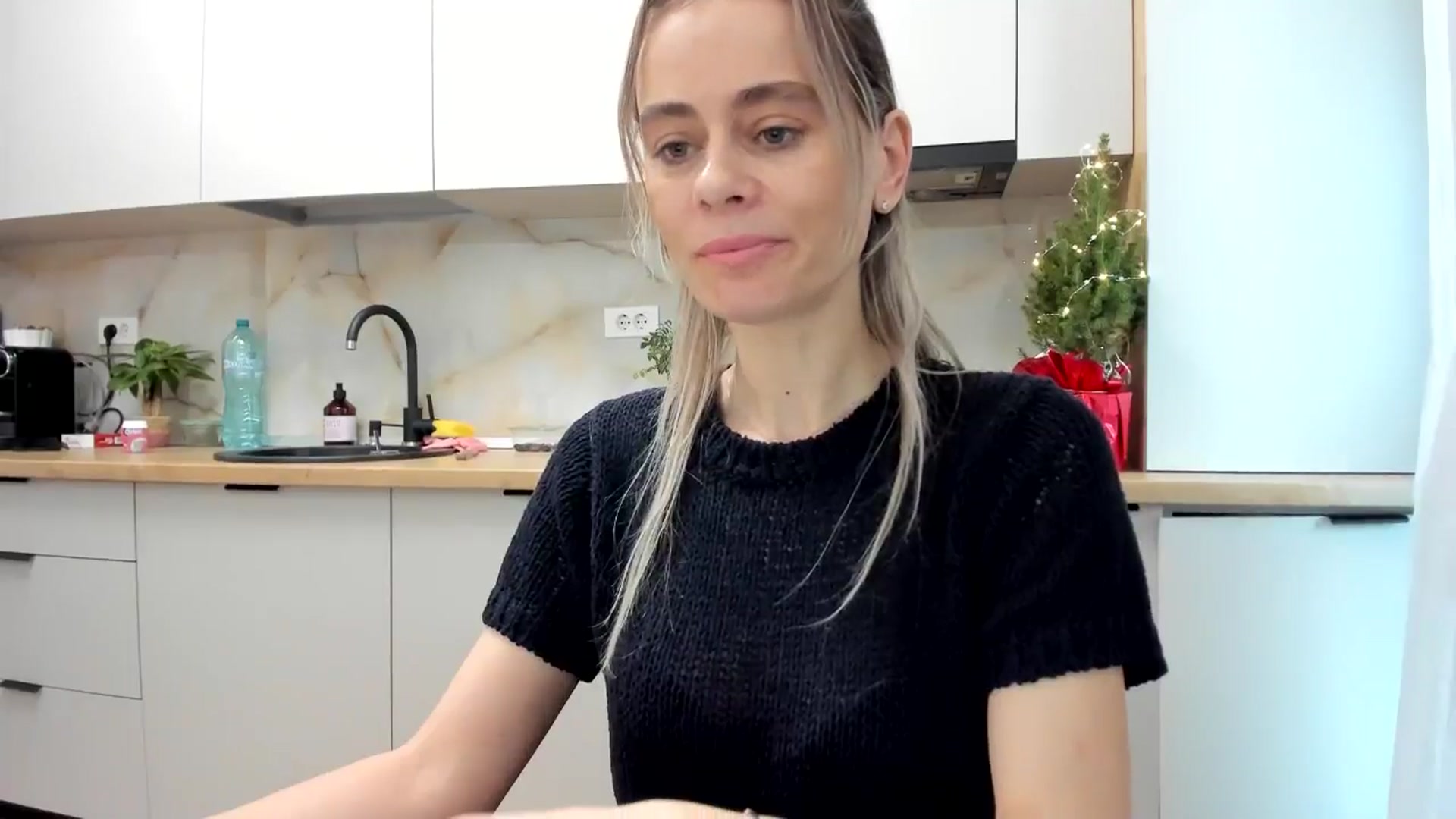 Gallery image thumbnail from DebbyPaige's myfreecams stream on, 01/06/2025, 15:22 image 6 of 20
