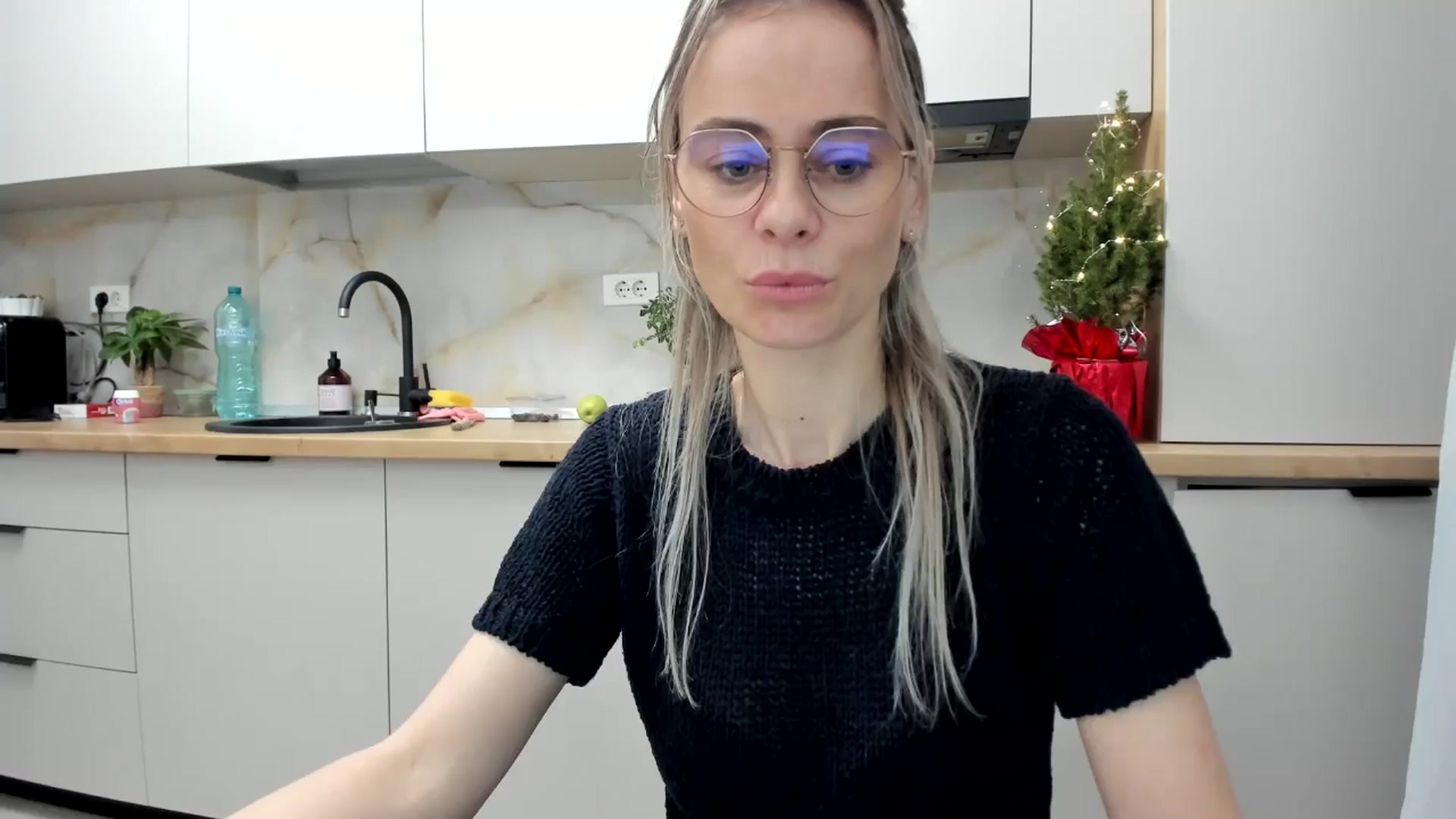 Gallery image thumbnail from DebbyPaige's myfreecams stream on, 01/06/2025, 15:22 image 18 of 20