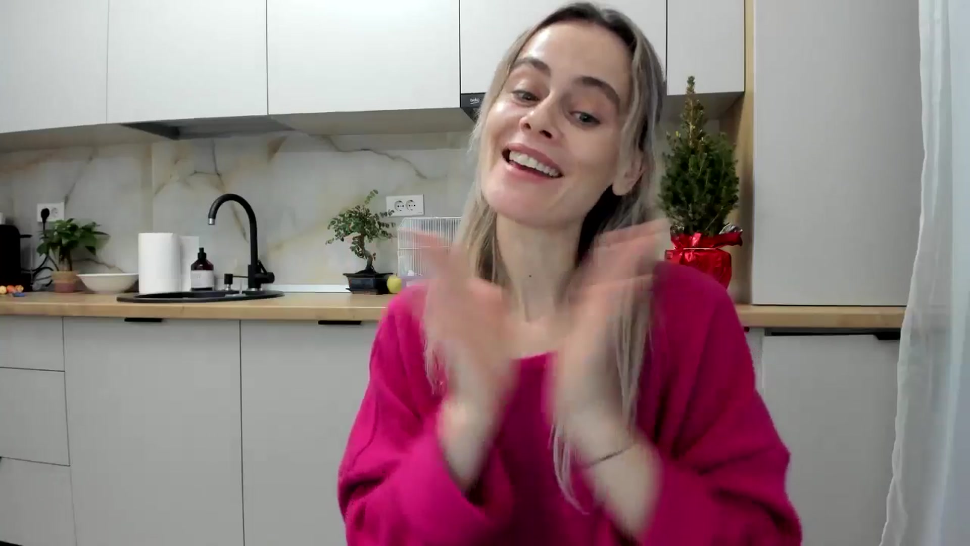 Gallery image thumbnail from DebbyPaige's myfreecams stream on, 01/07/2025, 16:29 image 18 of 20