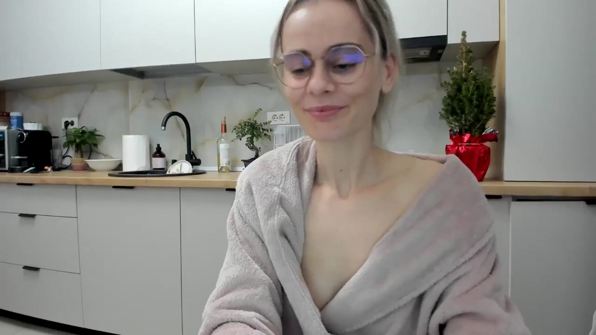 Gallery image thumbnail from DebbyPaige's myfreecams stream on, 01/07/2025, 21:40 image 17 of 20