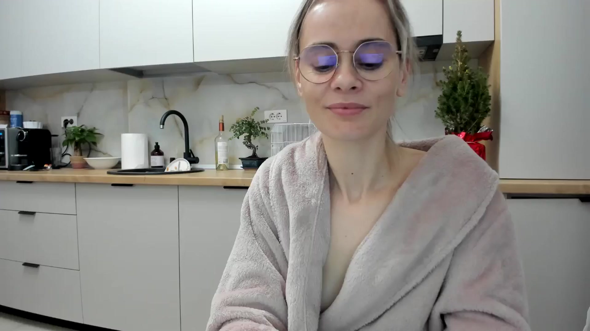 Gallery image thumbnail from DebbyPaige's myfreecams stream on, 01/07/2025, 21:40 image 18 of 20