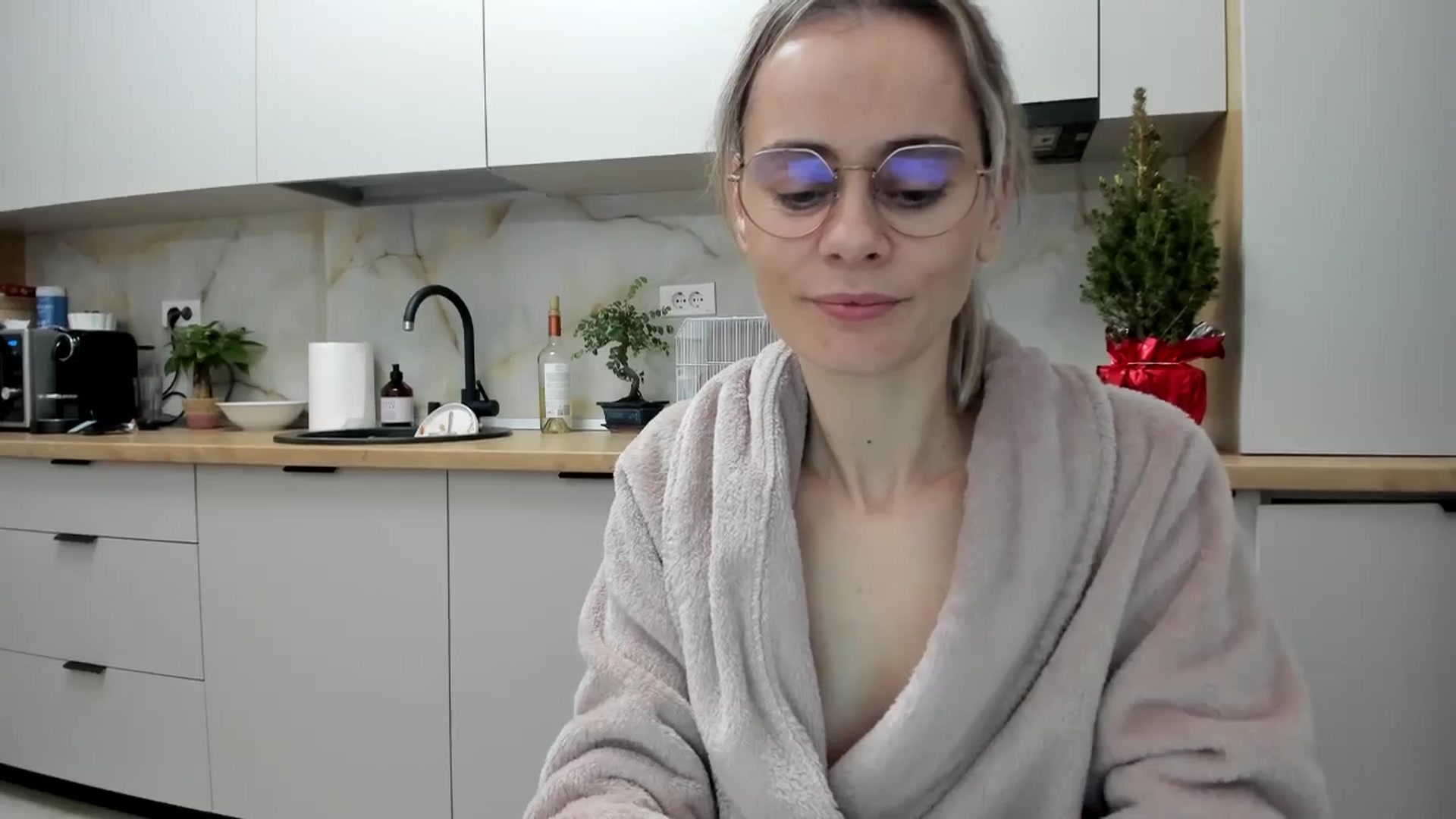 Gallery image thumbnail from DebbyPaige's myfreecams stream on, 01/07/2025, 21:40 image 20 of 20