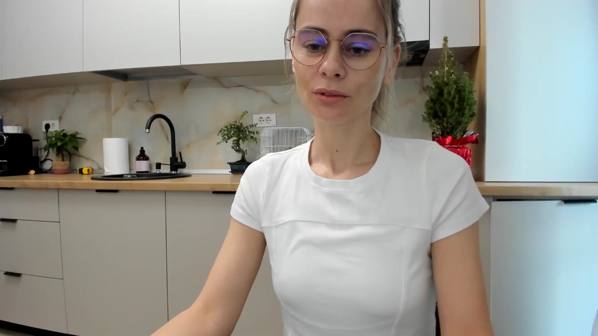 Gallery image thumbnail from DebbyPaige's myfreecams stream on, 01/08/2025, 09:33 image 6 of 20