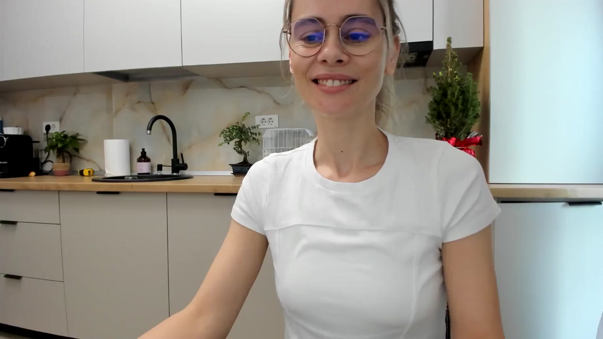 Gallery image thumbnail from DebbyPaige's myfreecams stream on, 01/08/2025, 09:33 image 4 of 20