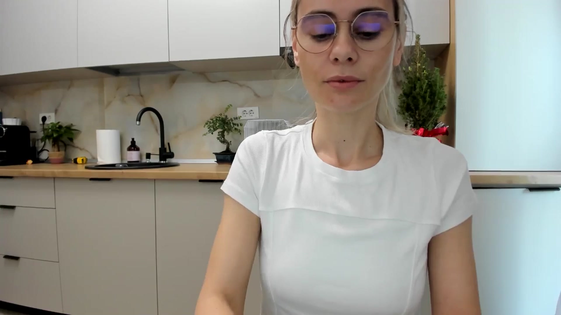 Gallery image thumbnail from DebbyPaige's myfreecams stream on, 01/08/2025, 09:33 image 18 of 20