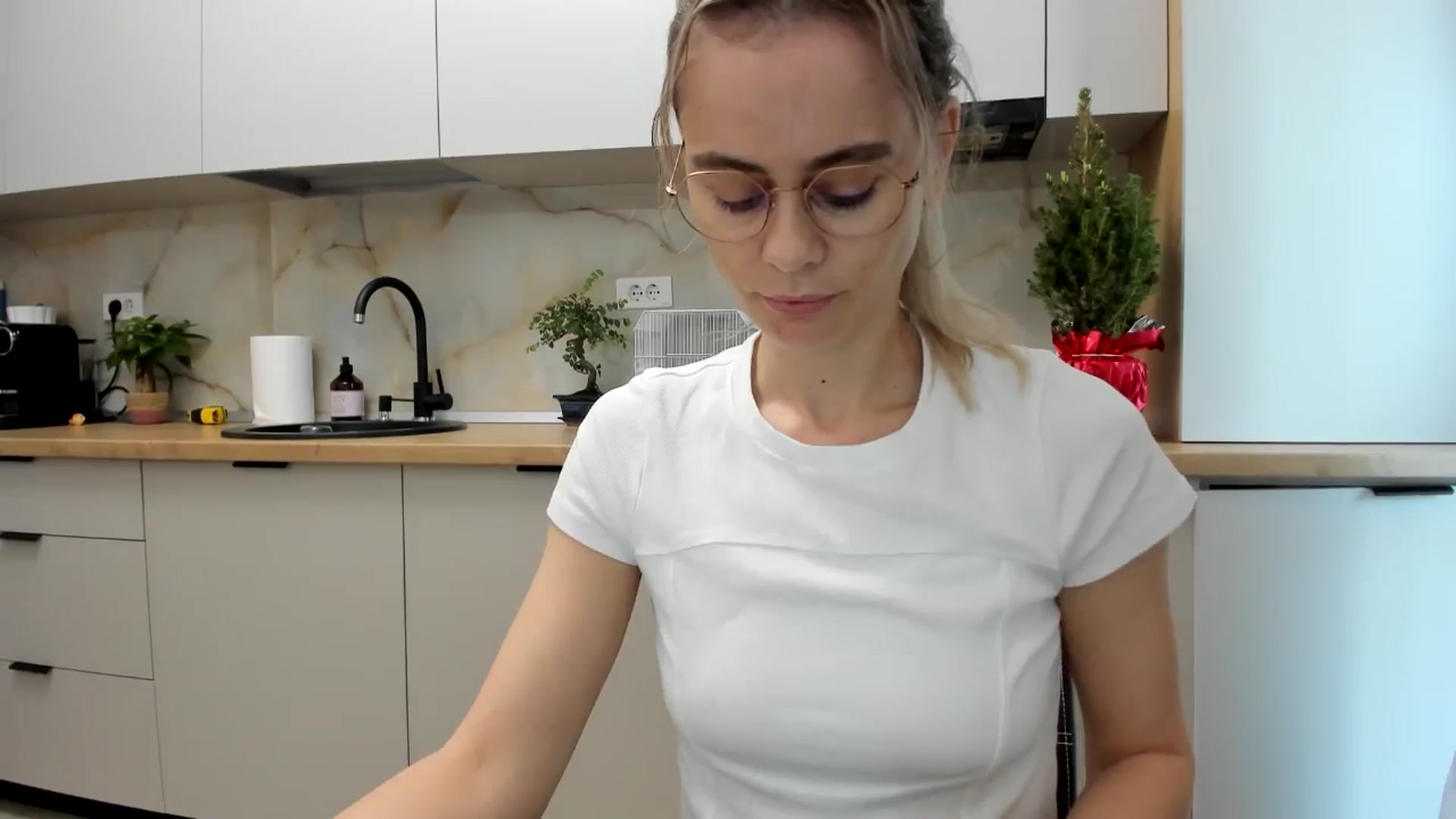 Gallery image thumbnail from DebbyPaige's myfreecams stream on, 01/08/2025, 09:33 image 13 of 20