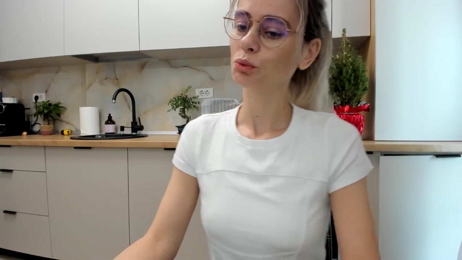Gallery image thumbnail from DebbyPaige's myfreecams stream on, 01/08/2025, 09:33 image 16 of 20