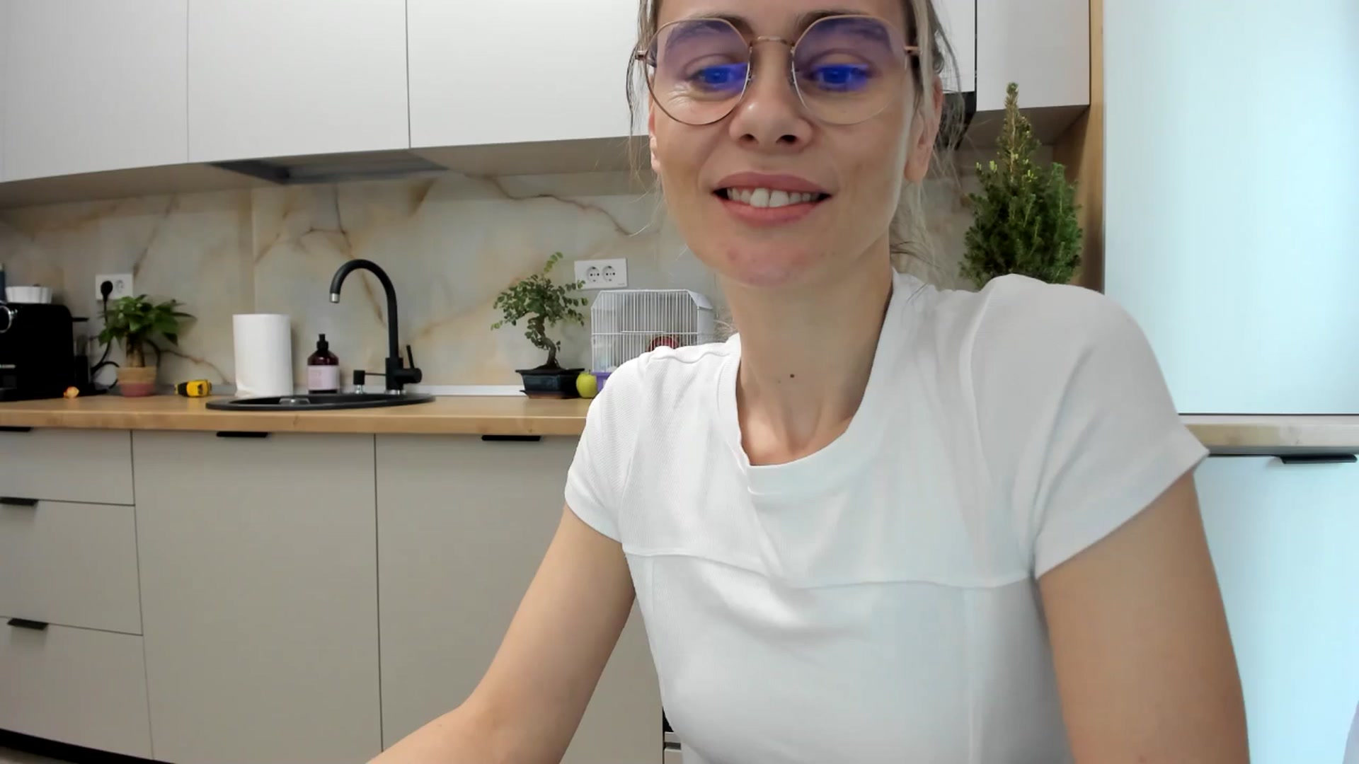 Gallery image thumbnail from DebbyPaige's myfreecams stream on, 01/08/2025, 09:33 image 8 of 20