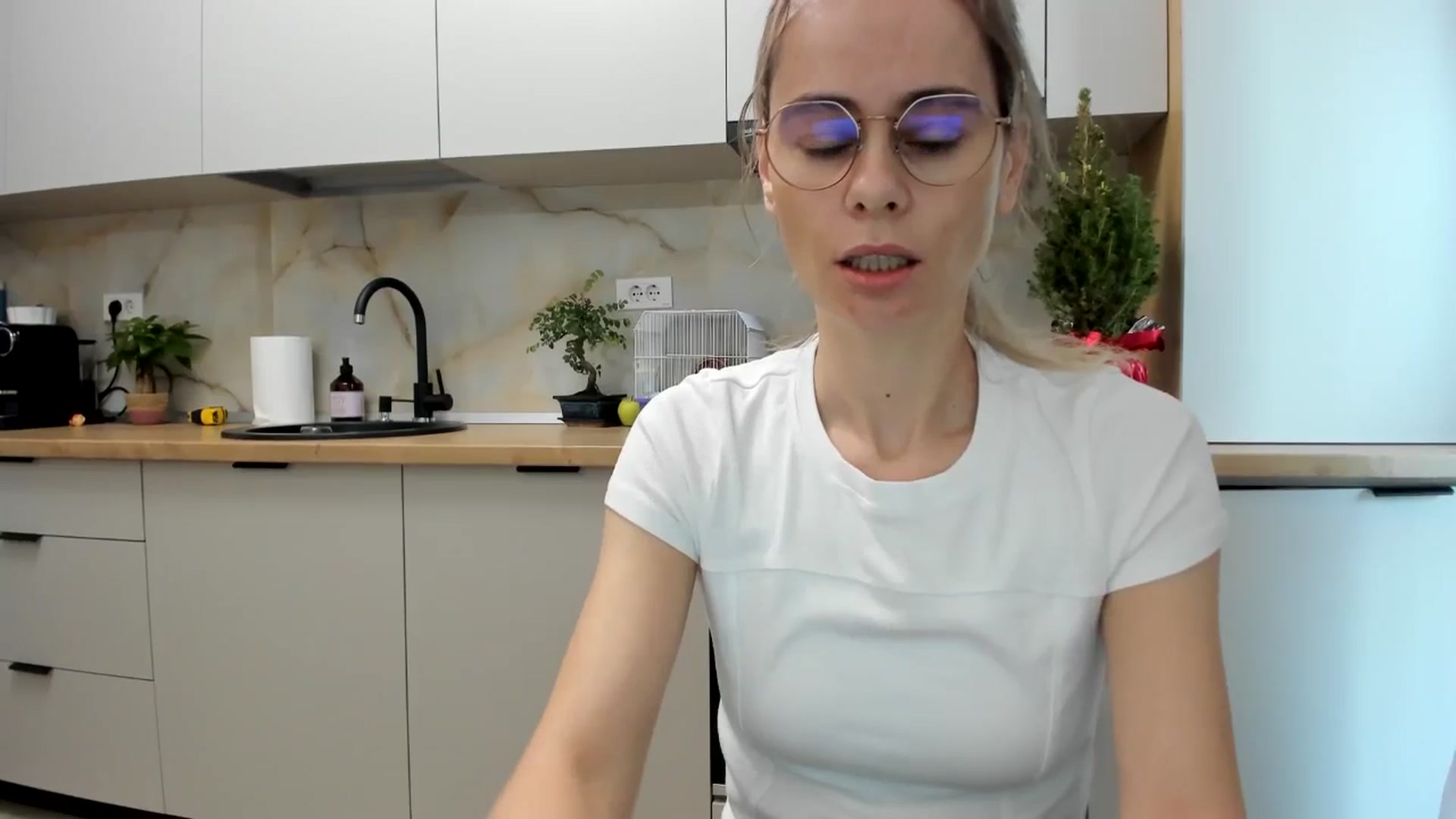 Gallery image thumbnail from DebbyPaige's myfreecams stream on, 01/08/2025, 09:33 image 11 of 20