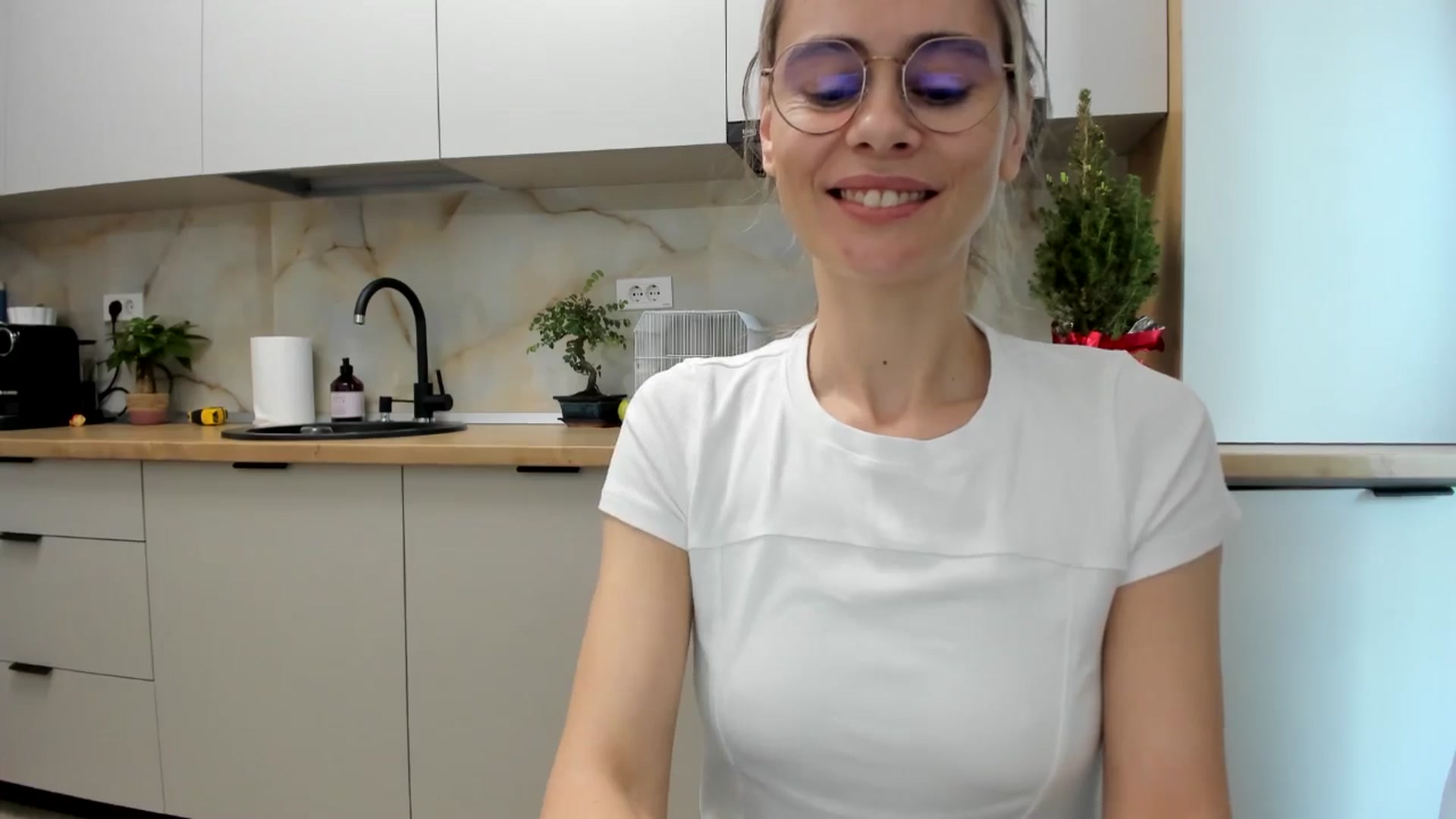 Gallery image thumbnail from DebbyPaige's myfreecams stream on, 01/08/2025, 09:33 image 7 of 20