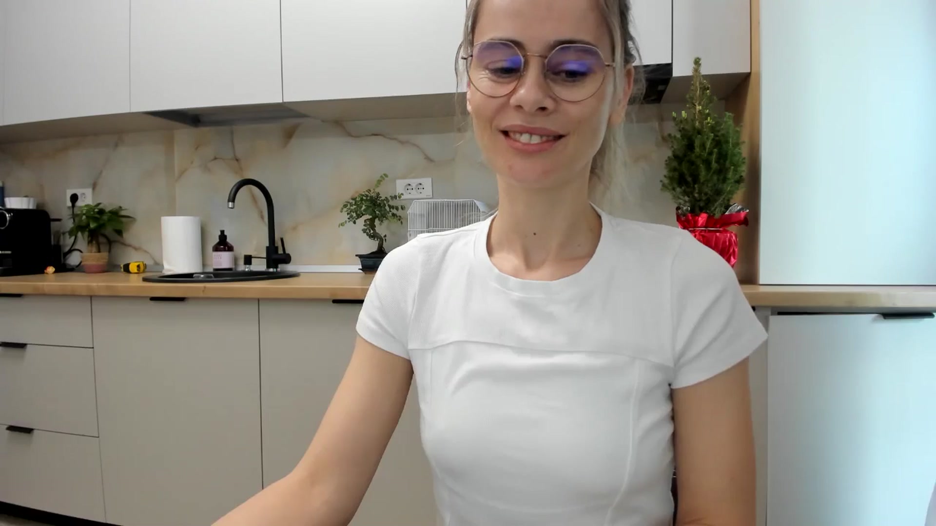 Gallery image thumbnail from DebbyPaige's myfreecams stream on, 01/08/2025, 09:33 image 5 of 20