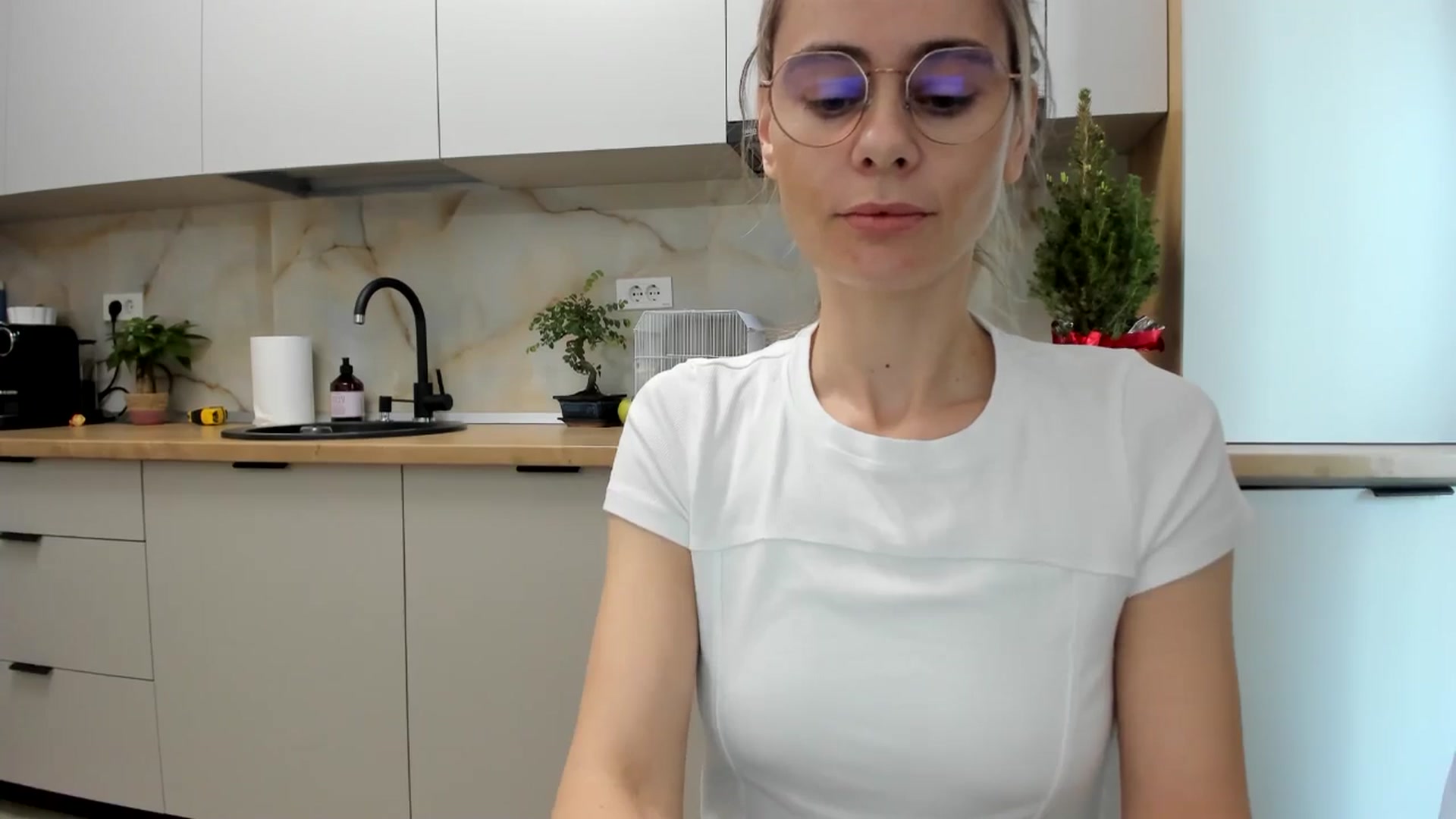 Gallery image thumbnail from DebbyPaige's myfreecams stream on, 01/08/2025, 09:33 image 9 of 20