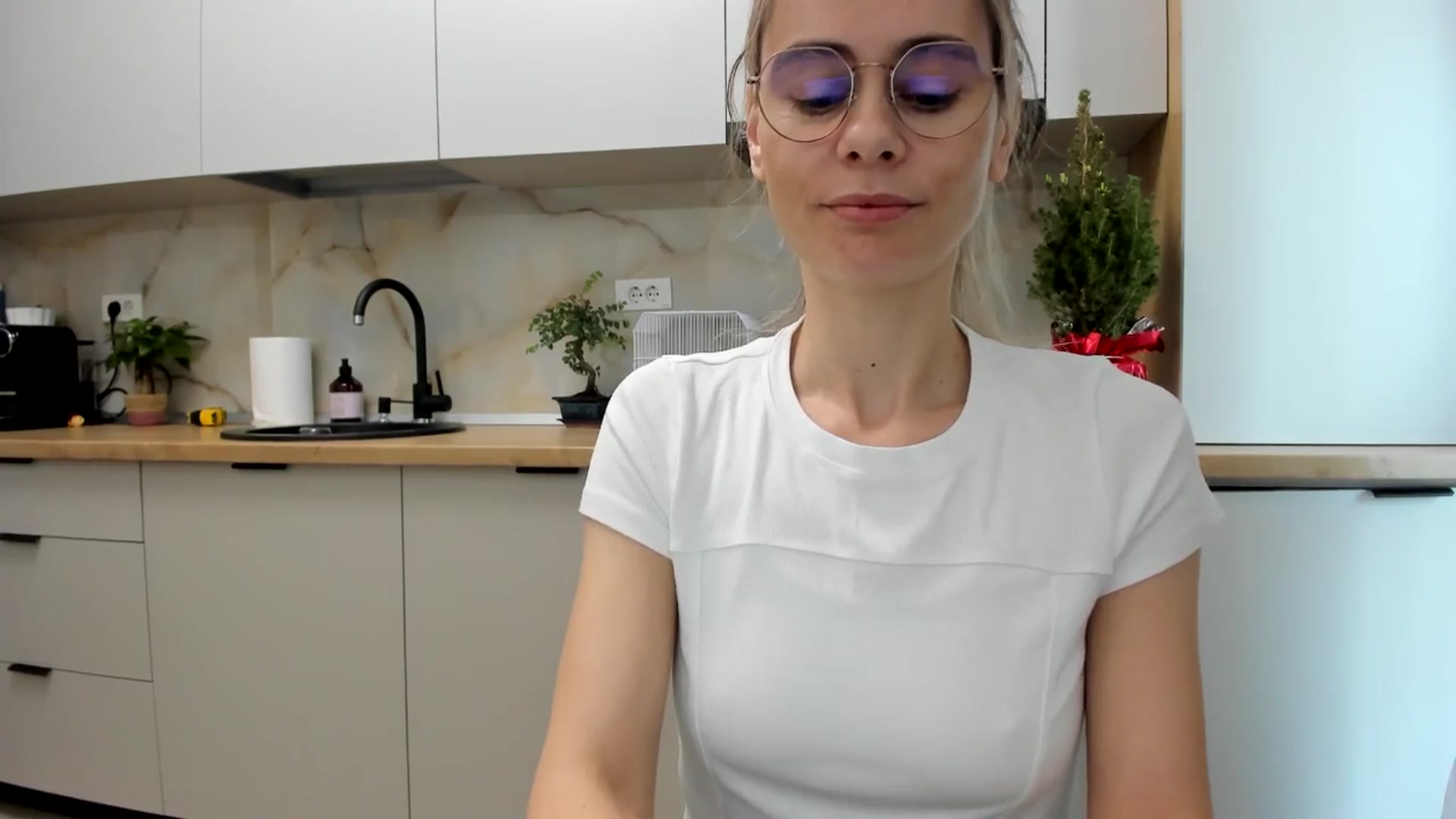 Gallery image thumbnail from DebbyPaige's myfreecams stream on, 01/08/2025, 09:33 image 19 of 20