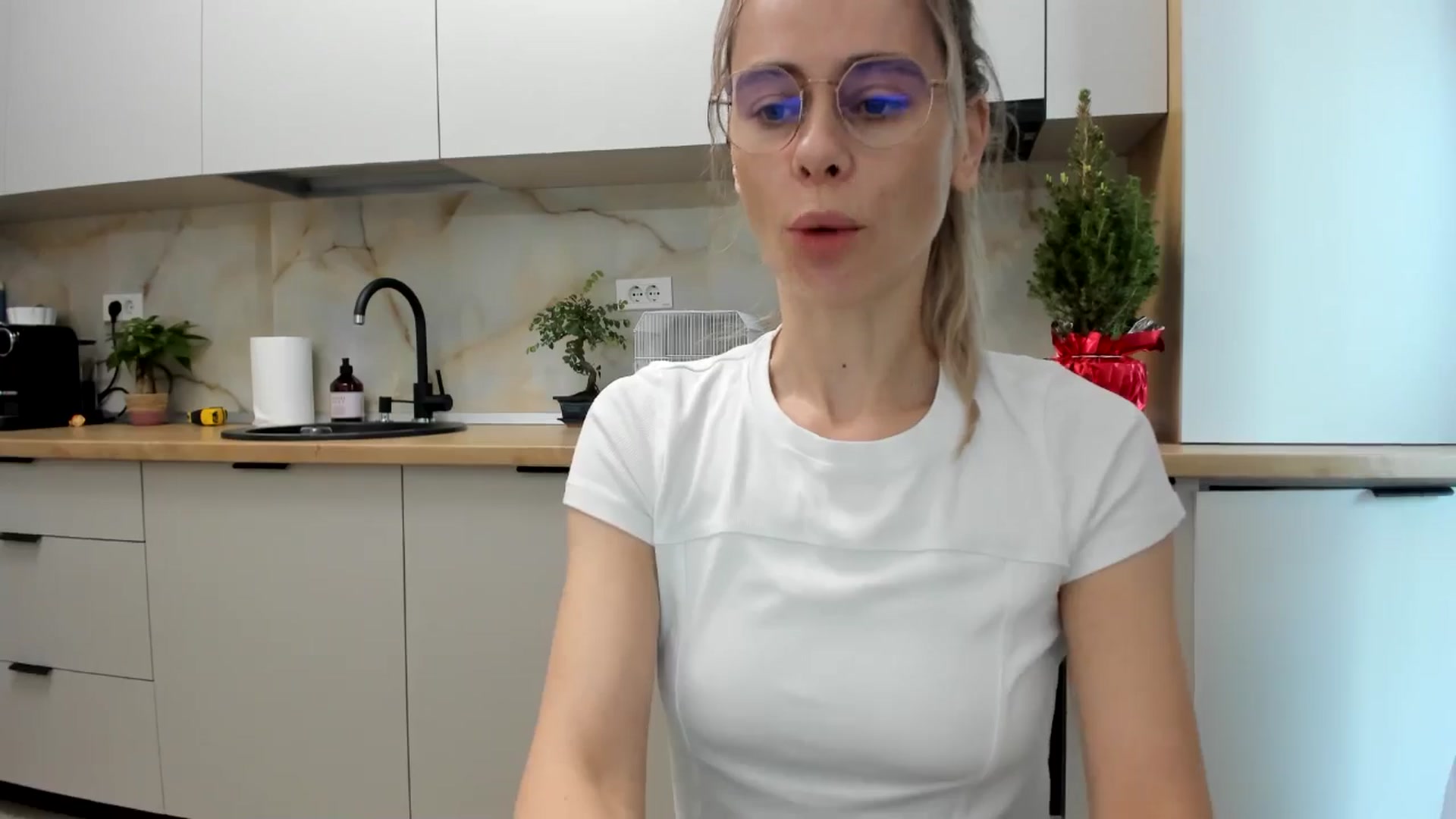 Gallery image thumbnail from DebbyPaige's myfreecams stream on, 01/08/2025, 09:33 image 17 of 20