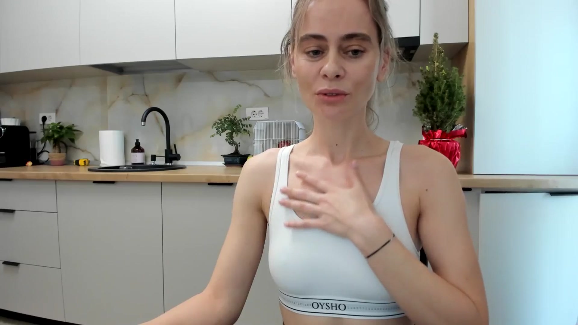 Gallery image thumbnail from DebbyPaige's myfreecams stream on, 01/08/2025, 10:35 image 8 of 20