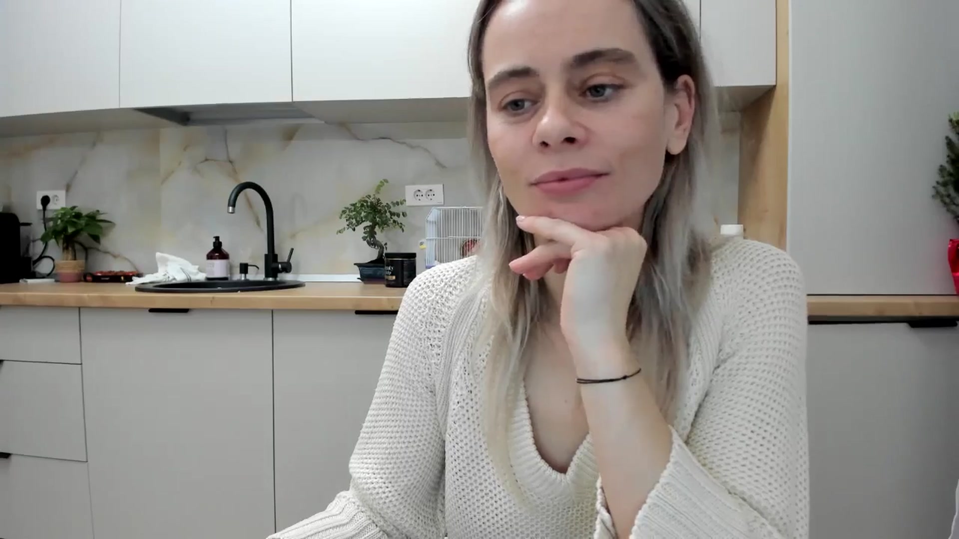 Gallery image thumbnail from DebbyPaige's myfreecams stream on, 01/09/2025, 20:45 image 7 of 20